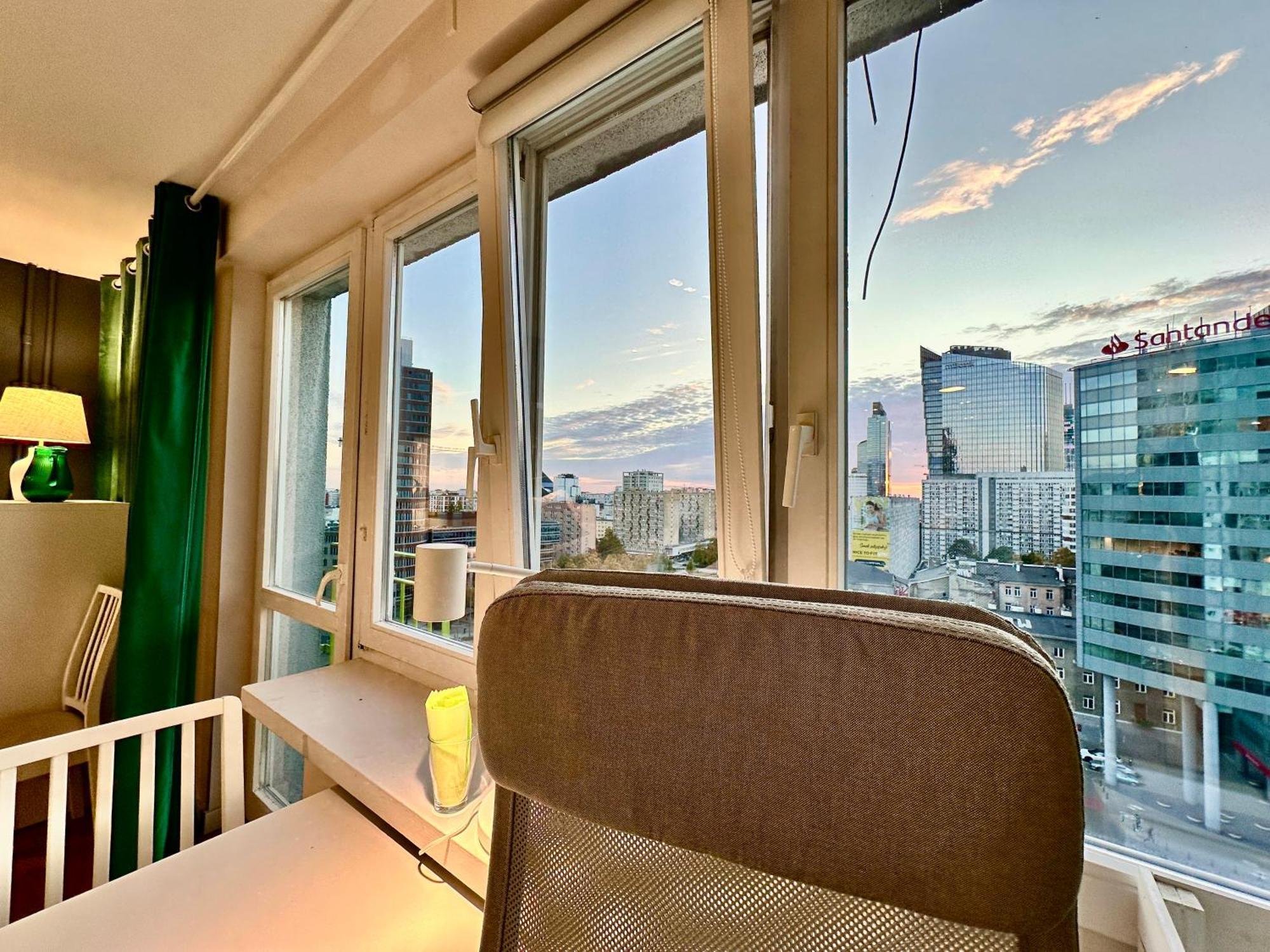 3 Metro Wifi 65'tv Netflix Hbo Appletv Amazontv * Warsaw