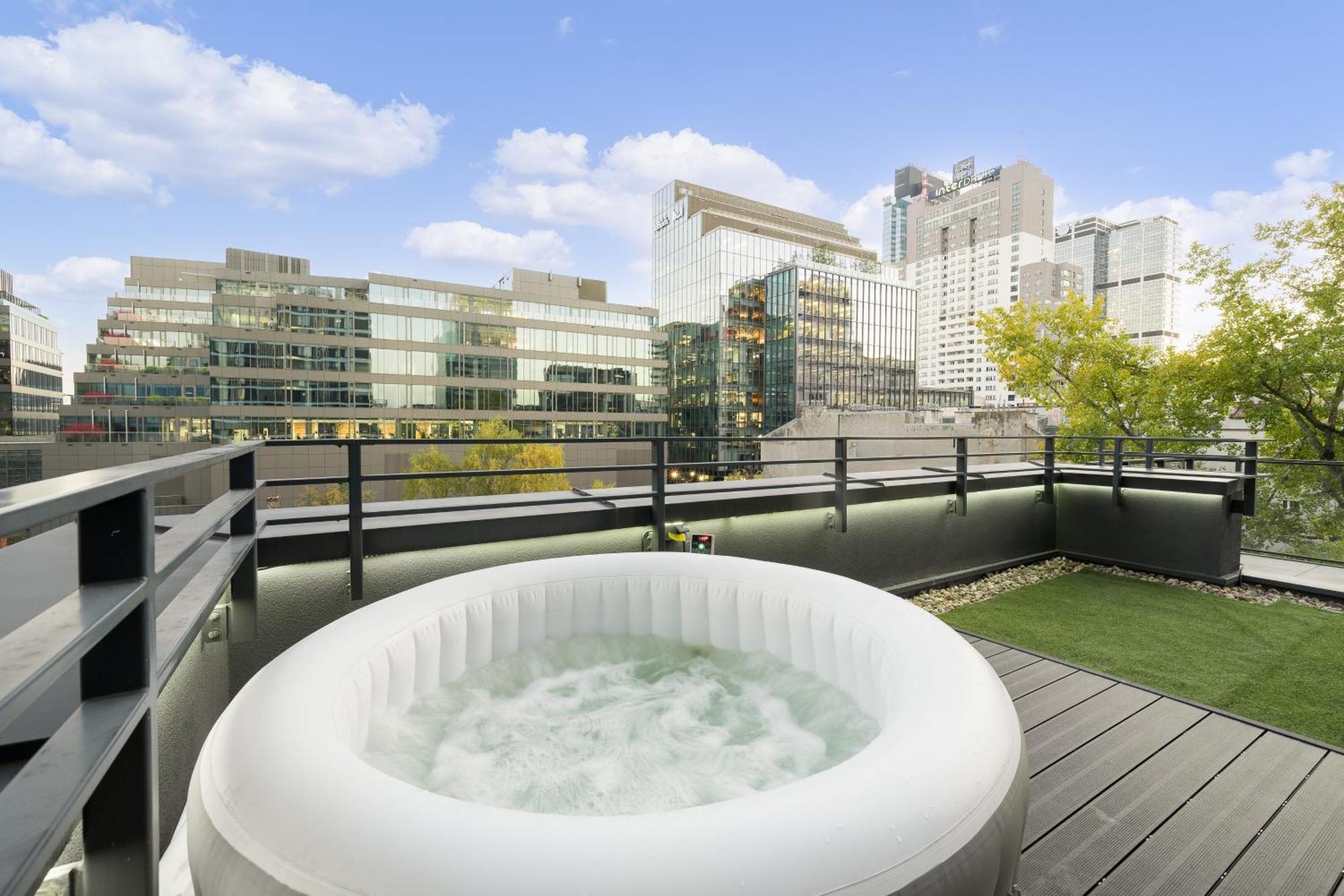 Unique Tower Business View Apartment