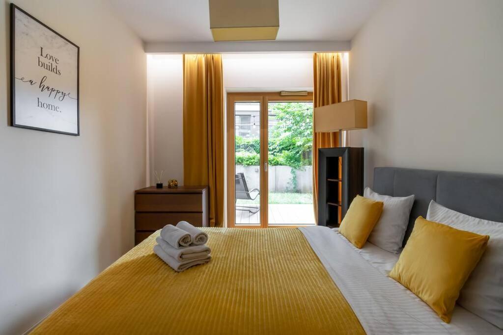 Apartamento Mennica - Two Bedroom With Terrrace&144 *