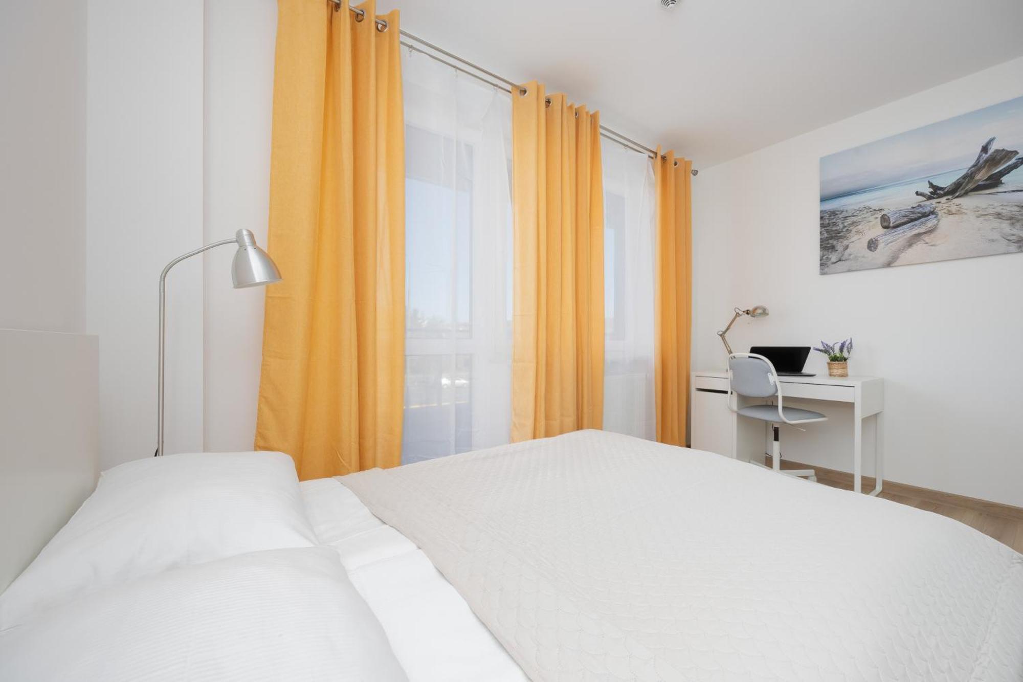 Air Conditioned In With Parking, Desk And Balcony By Renters Warschau