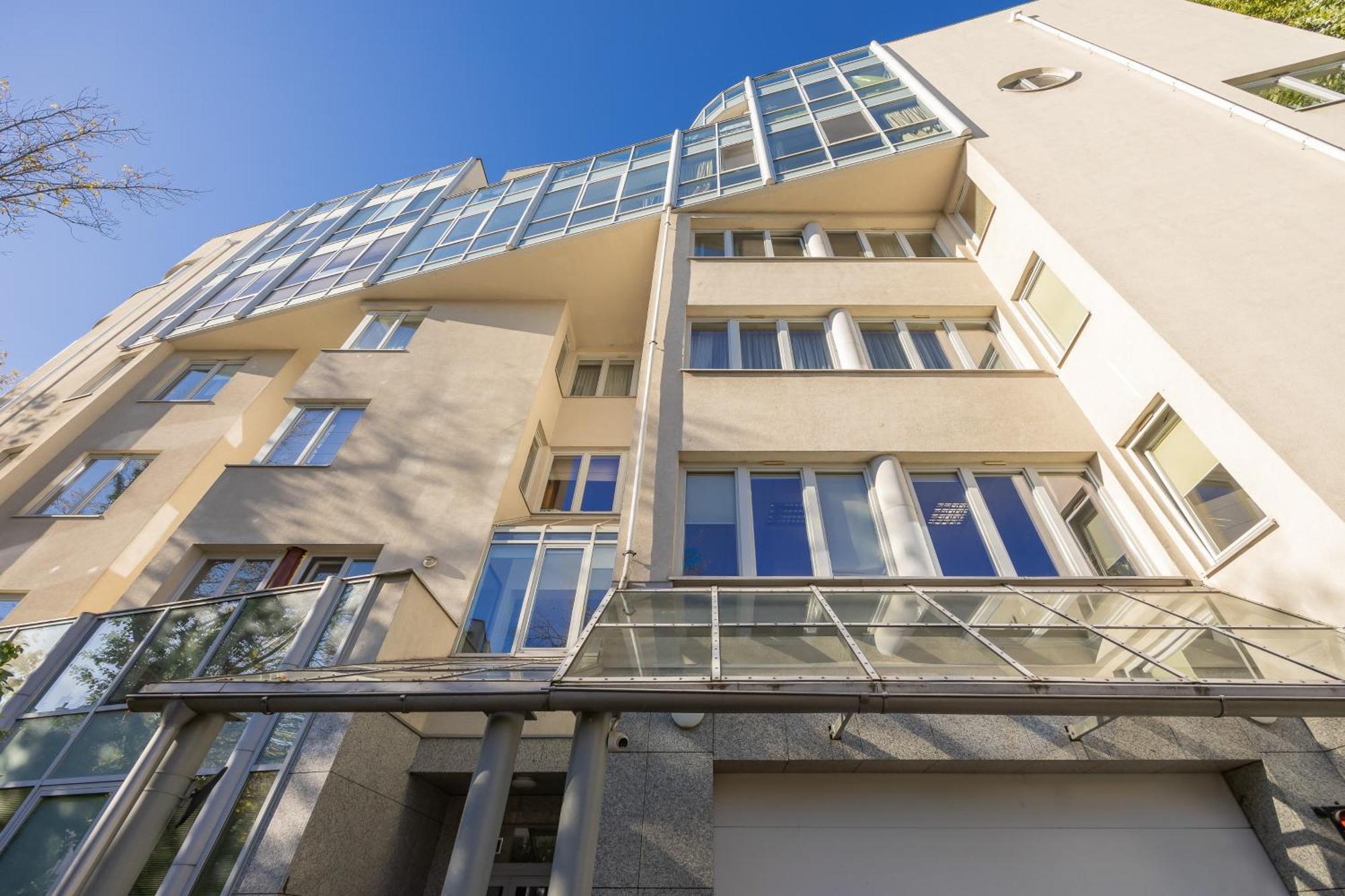 Family With Parking Mokotow By Renters Apartamento