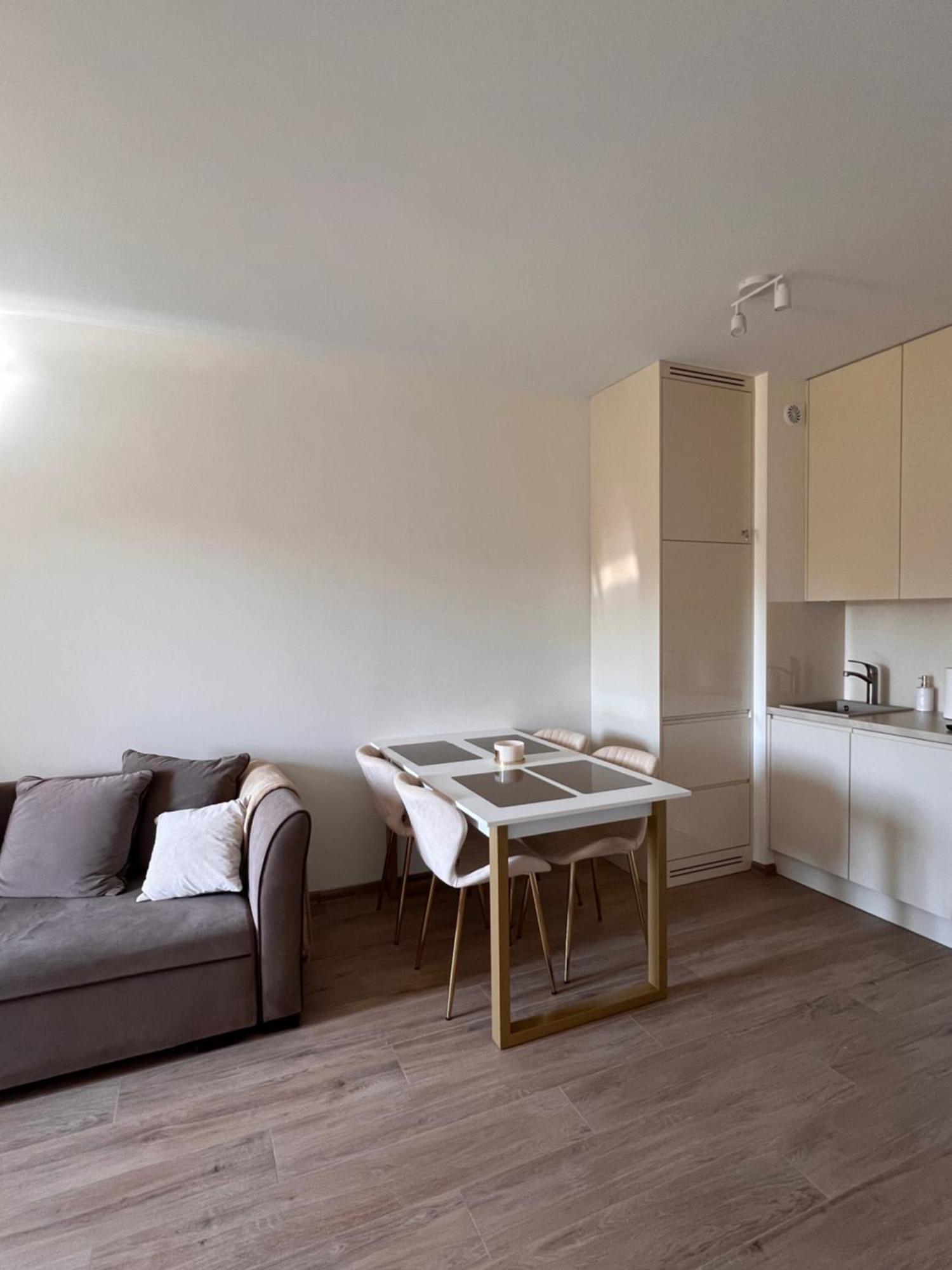 70 Metro Apartament