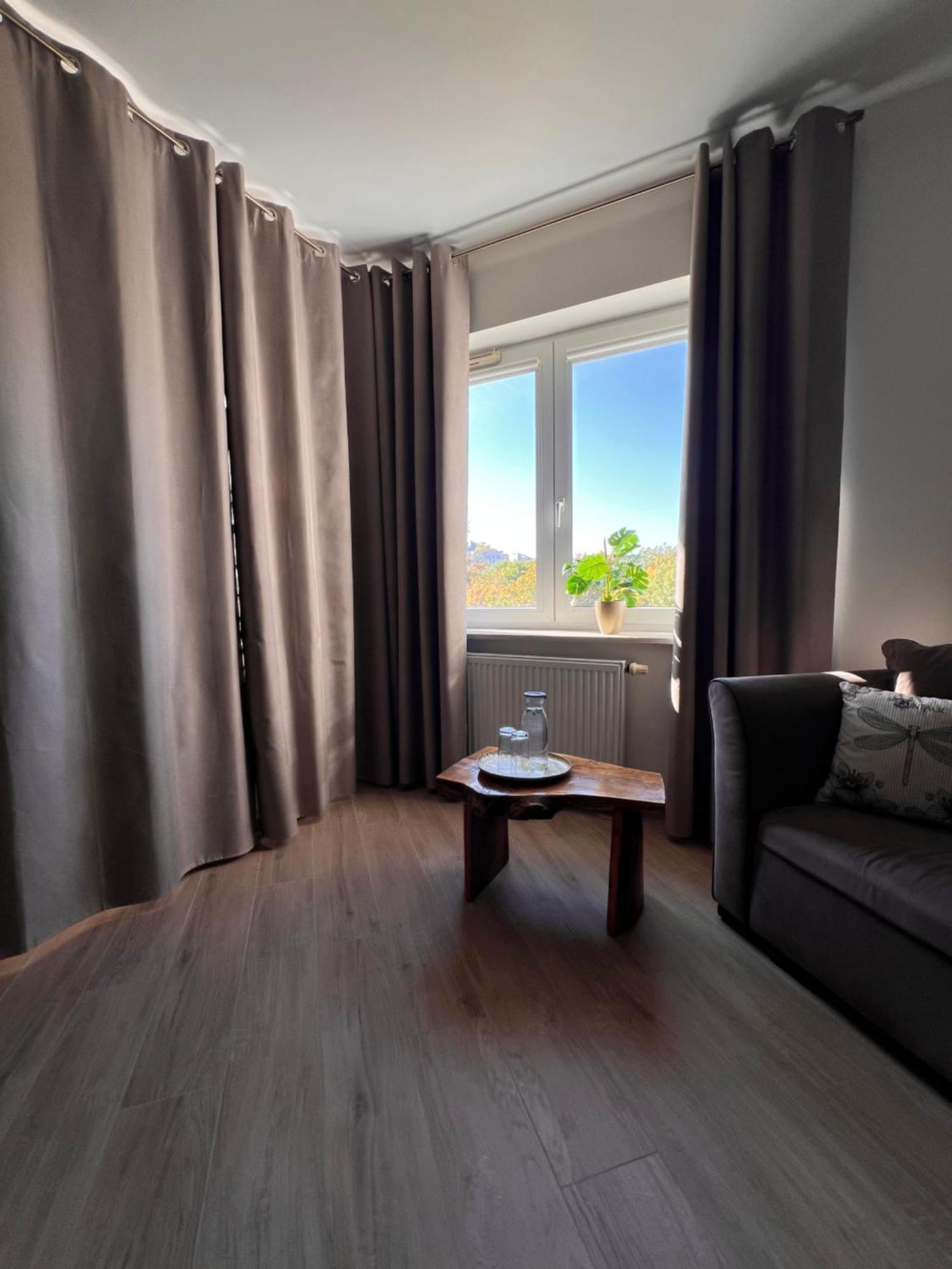 70 Metro Apartament