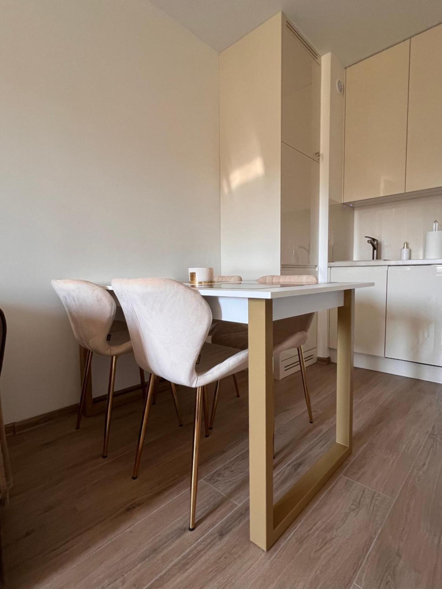 70 Metro Apartament
