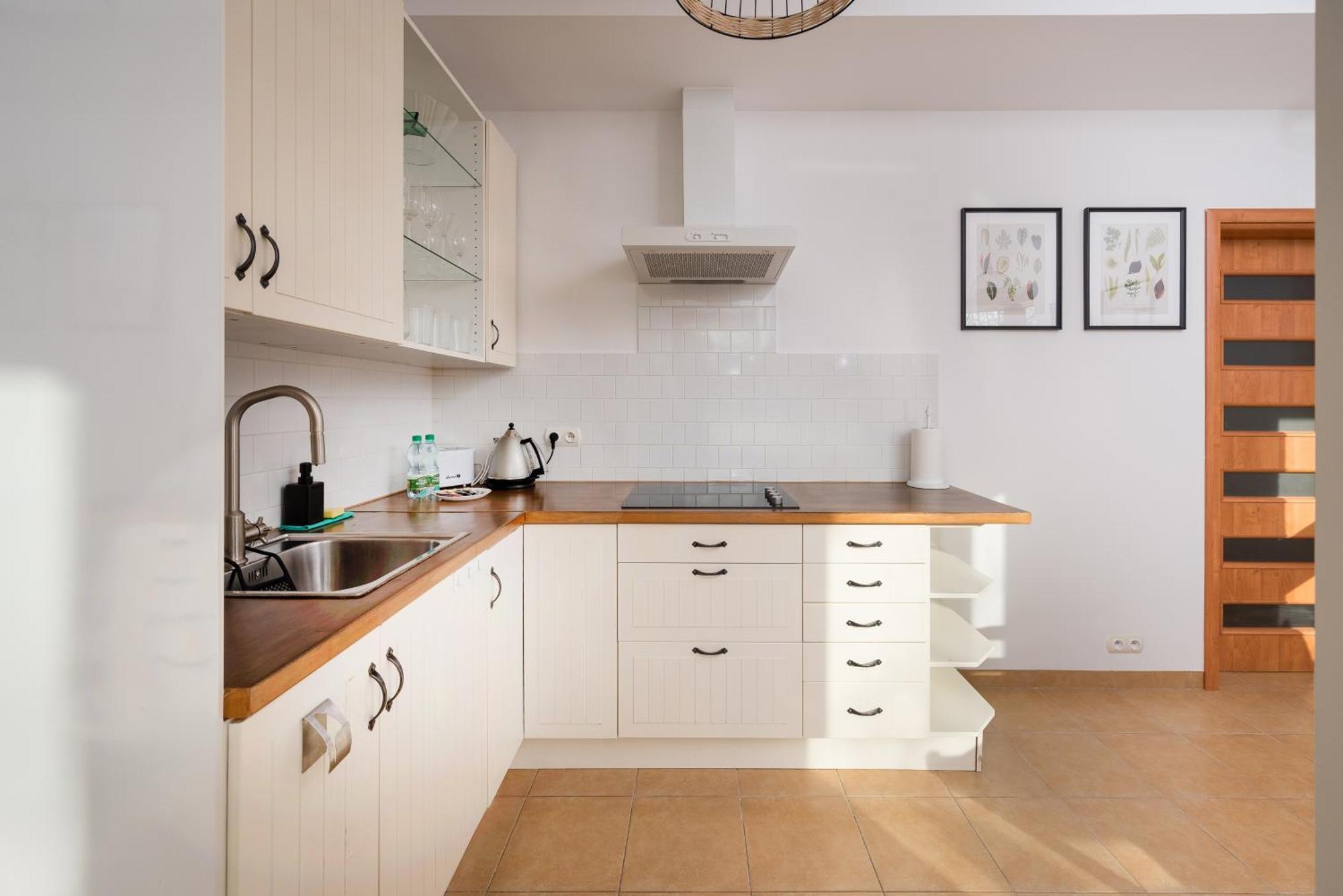 Saska Kepa Pleasant Apartment *