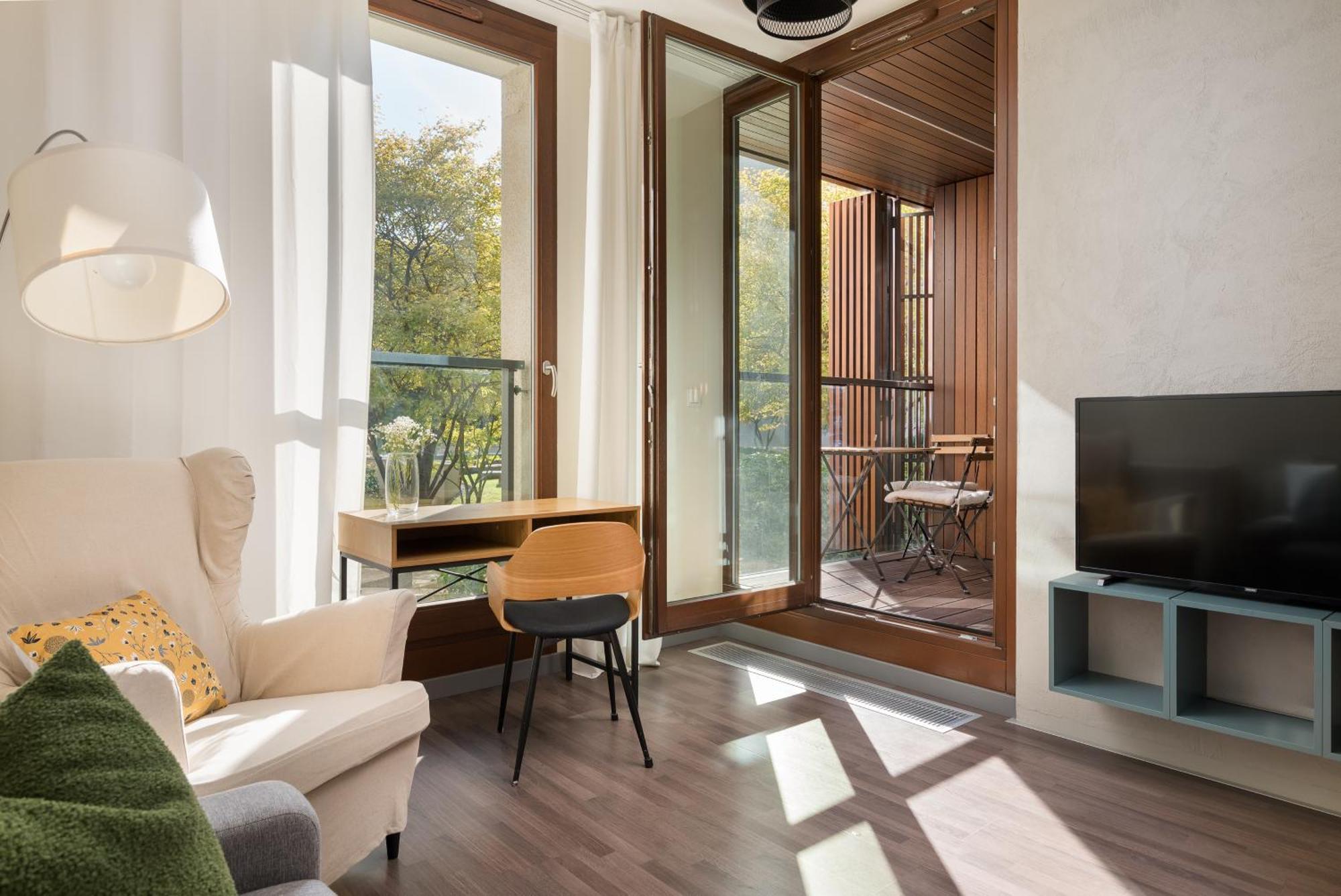Kolejowa 3* Warsaw