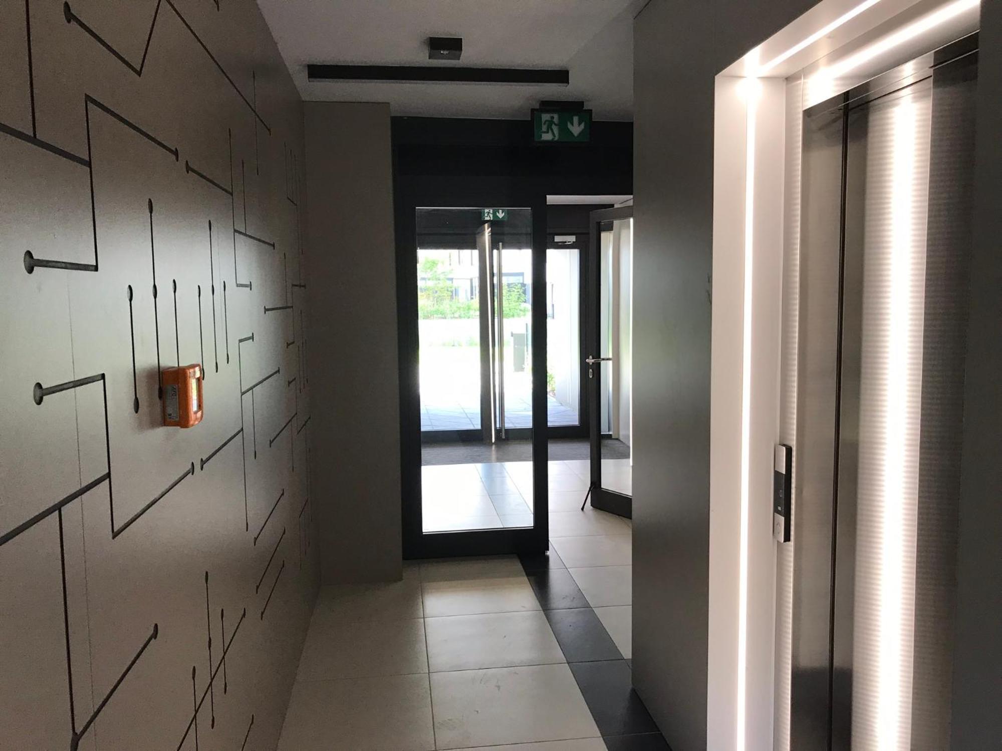 Superior Komputerowa, 4 Rooms, 3 Bedrooms, Airport-city Train, Metro! 24h Reception! Apartament Warszawa