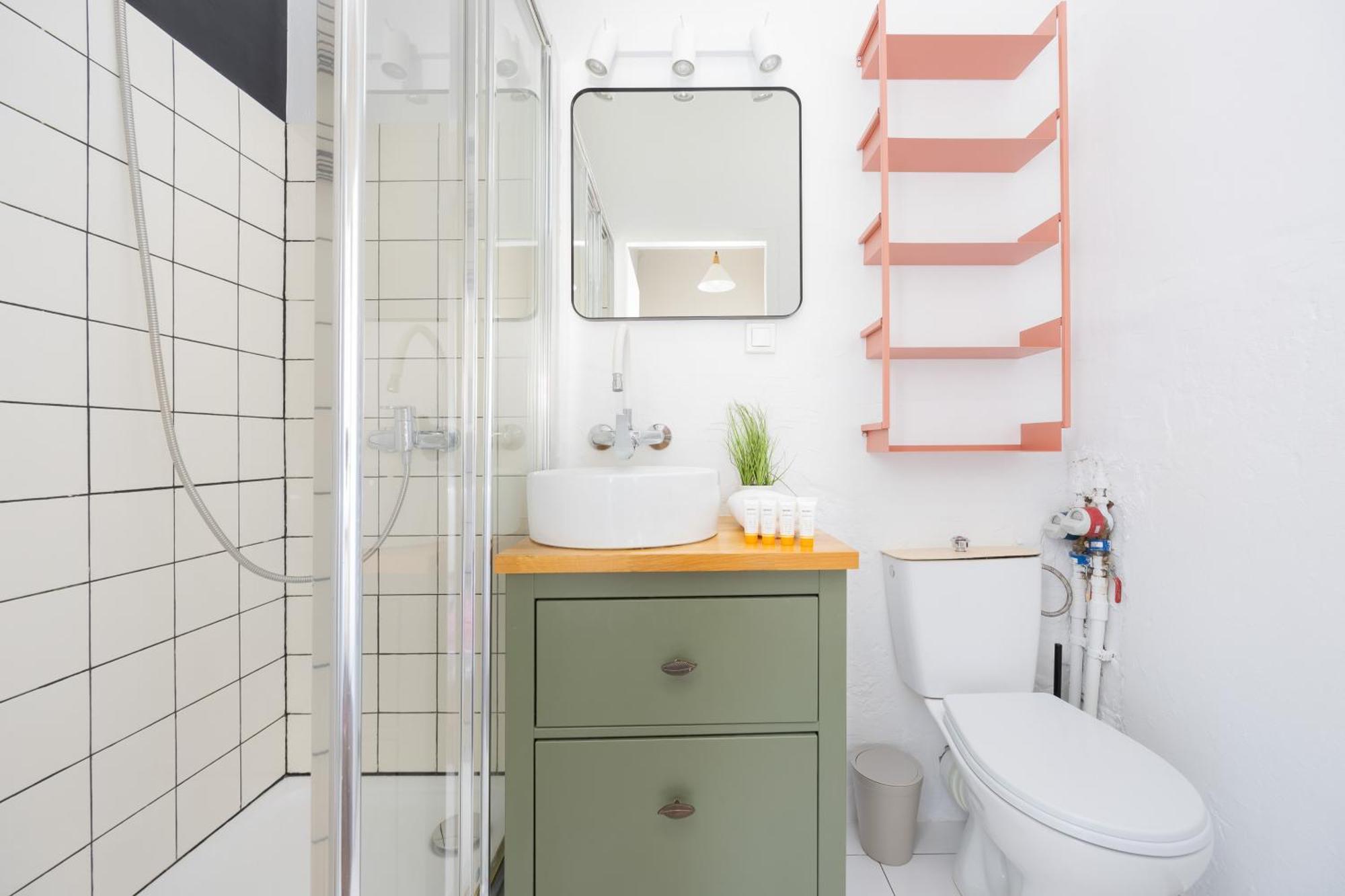 Bright In Downtown By Renters