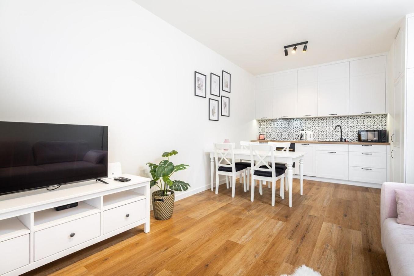 Apartment Bohema Premium Metro Szwedzka Warsaw