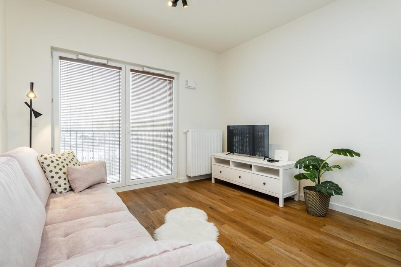 Apartment Bohema Premium Metro Szwedzka Warsaw