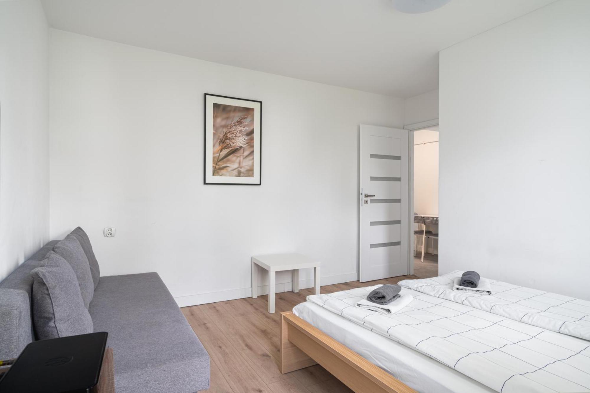 Golden - Bright And Cozy - Center - Kred *