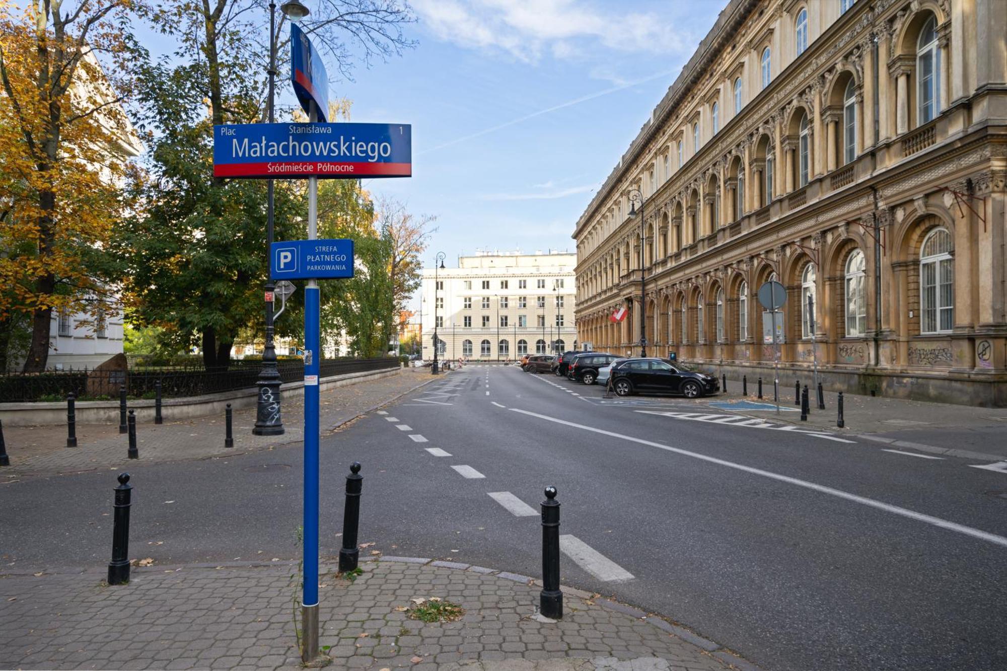 Golden - Bright And Cozy - Center - Kred * Warszawa