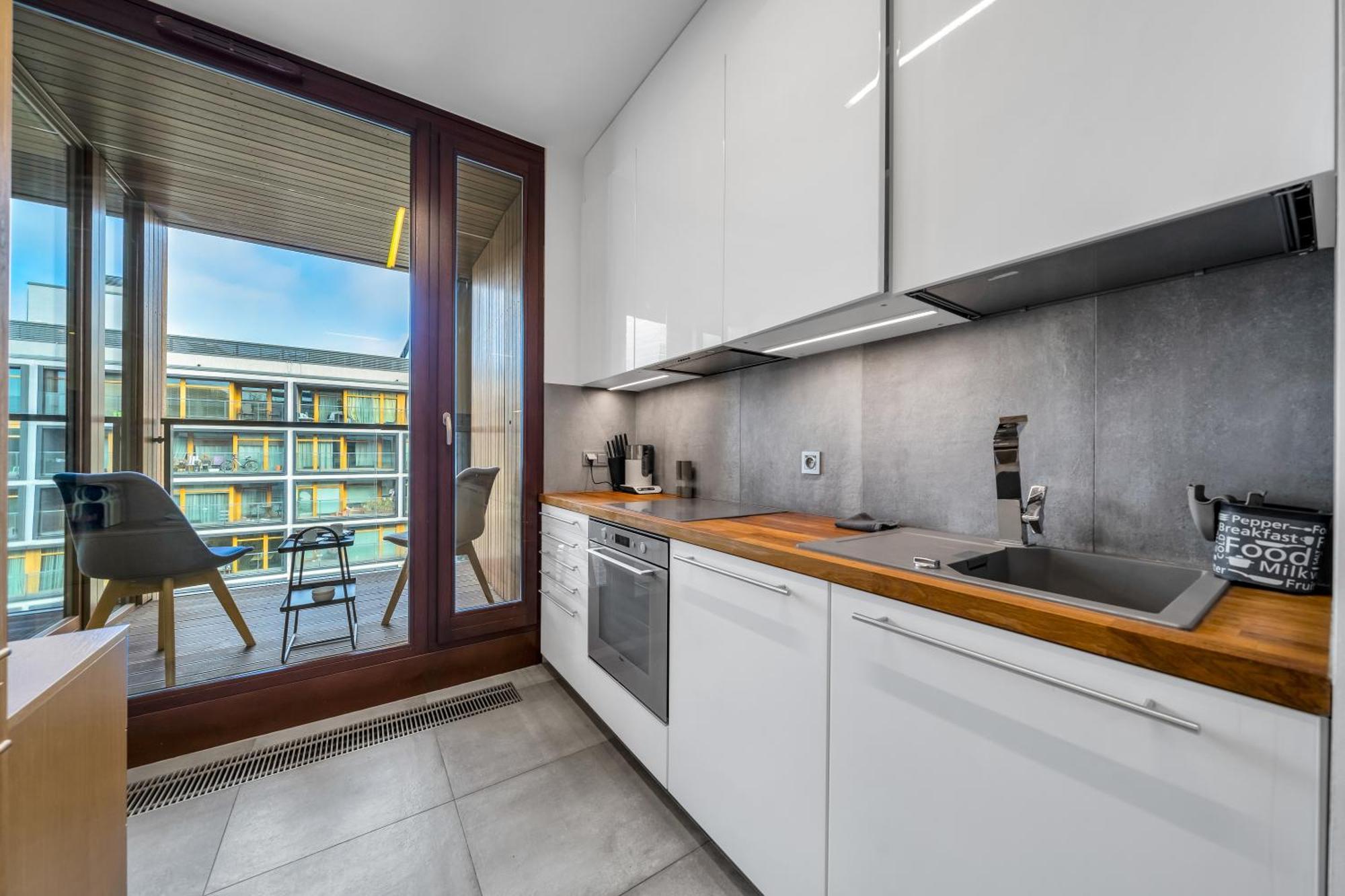Kolejowa - Parking, Balcony, Workspace - By Rentujemy Apartment