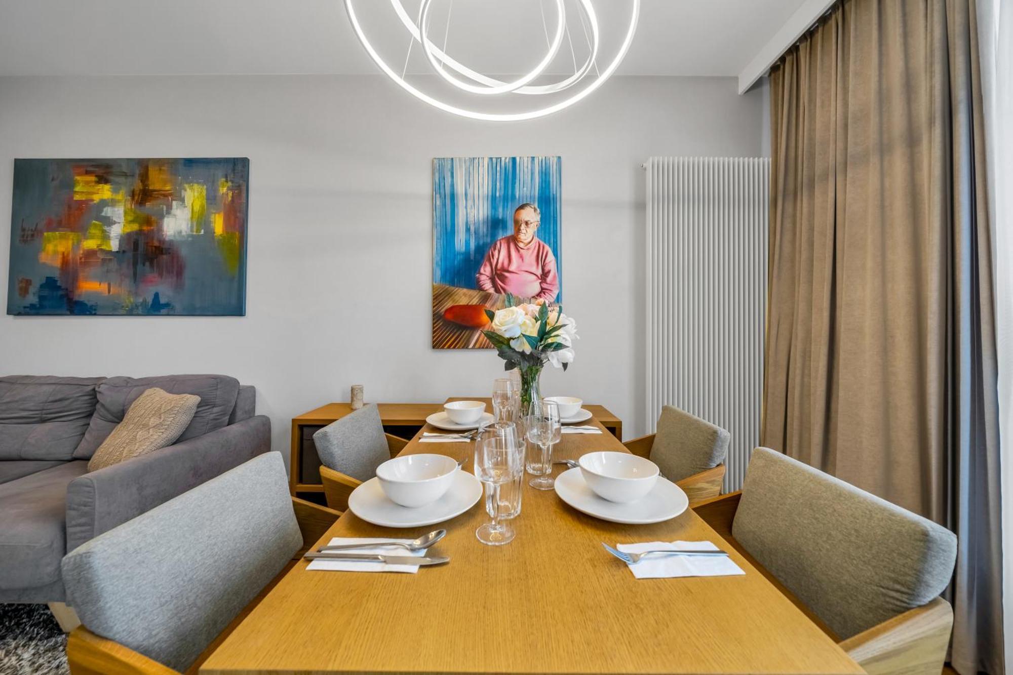 Apartment Kolejowa - Parking, Balcony, Workspace - By Rentujemy *