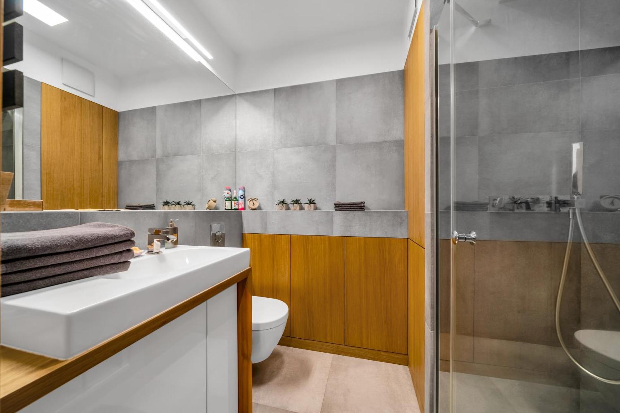 Kolejowa - Parking, Balcony, Workspace - By Rentujemy Apartment Warsaw