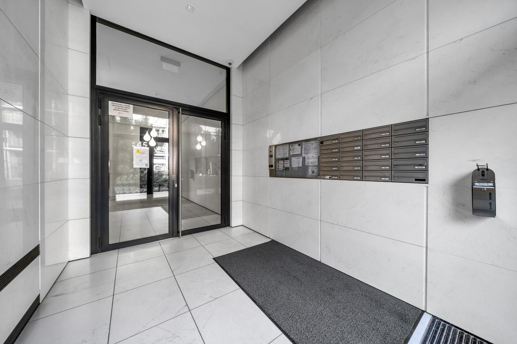 Kolejowa - Parking, Balcony, Workspace - By Rentujemy Apartment Warsaw