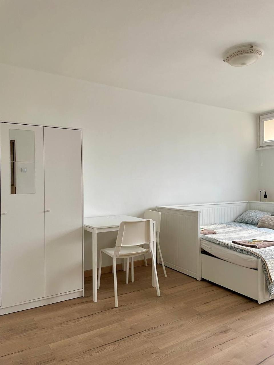 Halby Walicow 20 * Warsaw