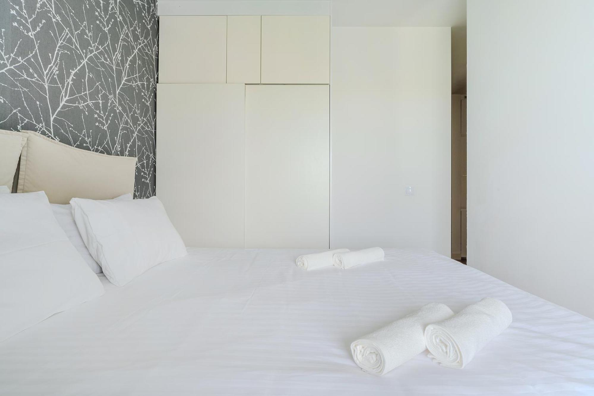 Apartamento Premium In The Center Of With Free Parking & Balcony *