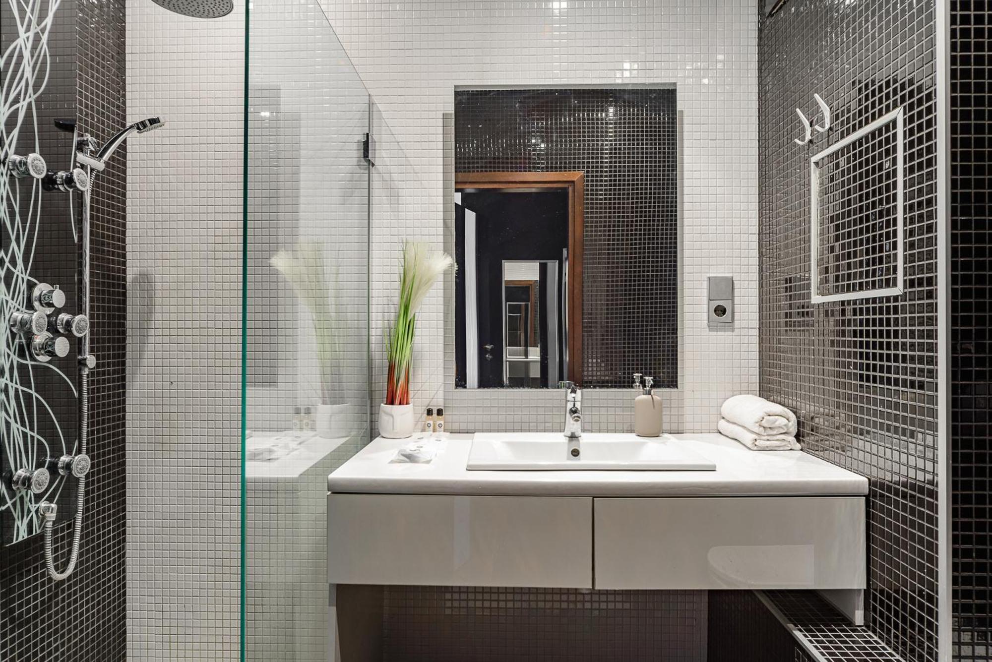 Apartamento Premium In The Center Of With Free Parking & Balcony