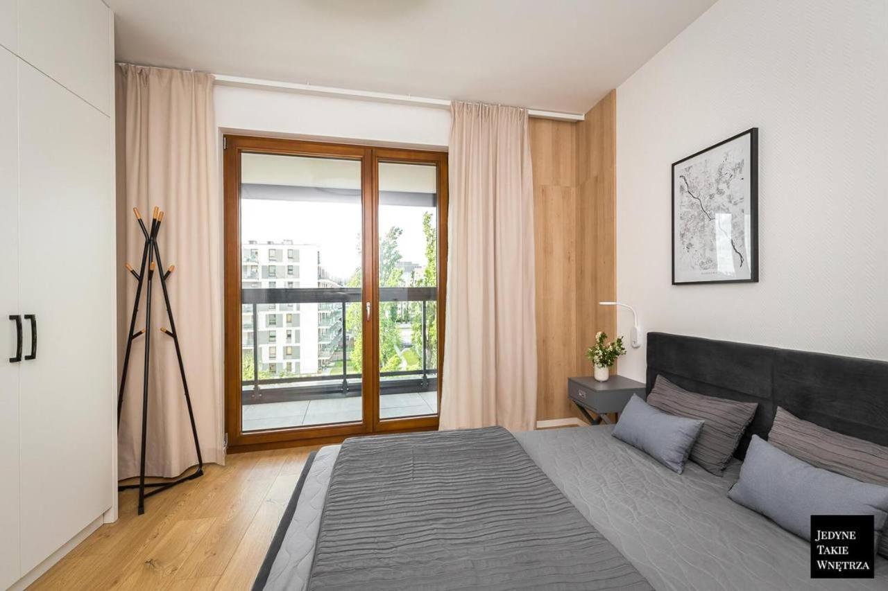 Apartment Cozy Family With Balcony Near Zlote Tarasy