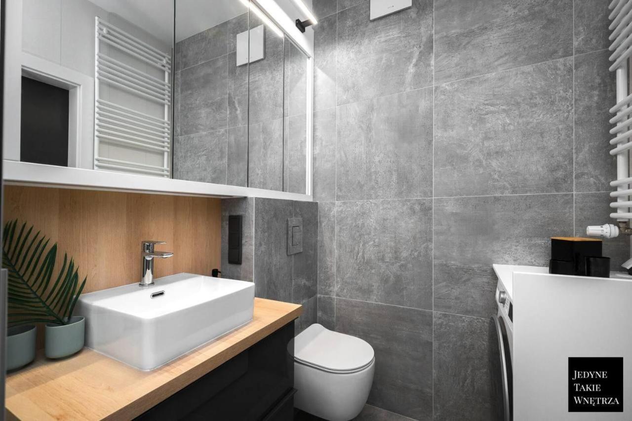 Apartment Cozy Family With Balcony Near Zlote Tarasy