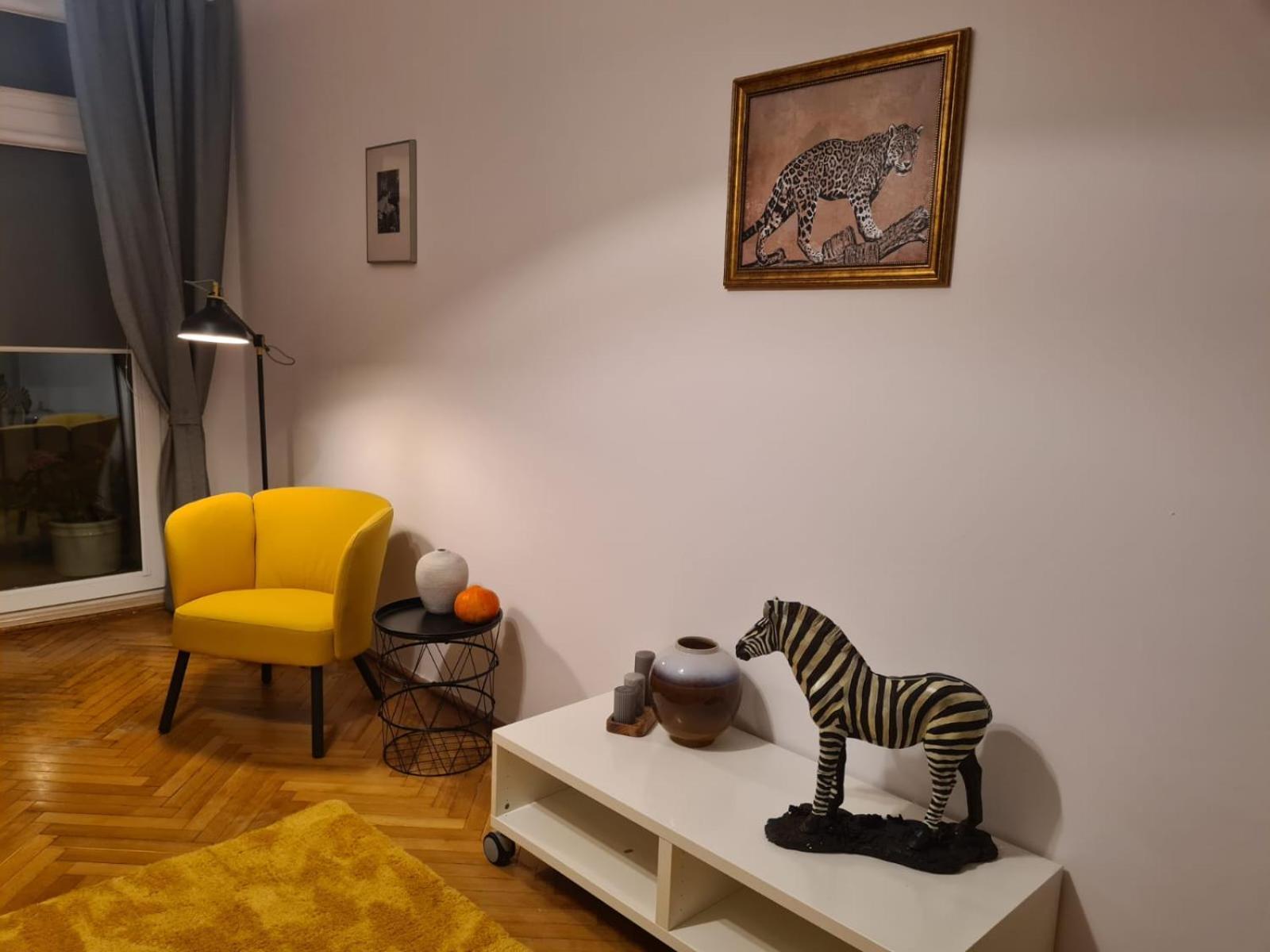 Apartment Zoo *
