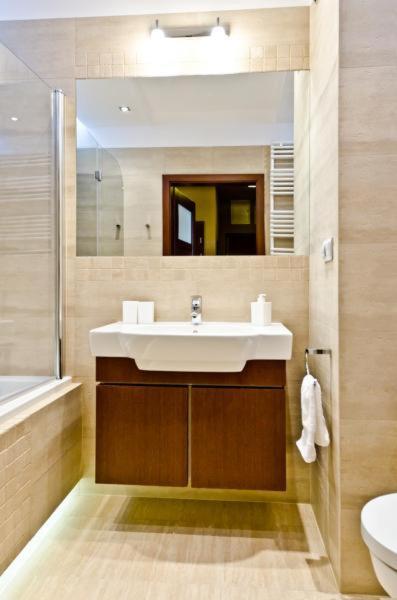 New, 2br, Close To Airport By Visitwarsaw Apartament *