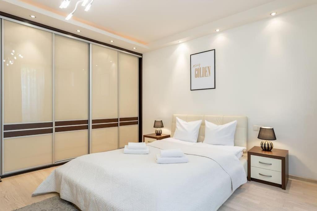 Apartment Urban Chic - One Bedroom -luxury - Grzybowska 5 Warsaw