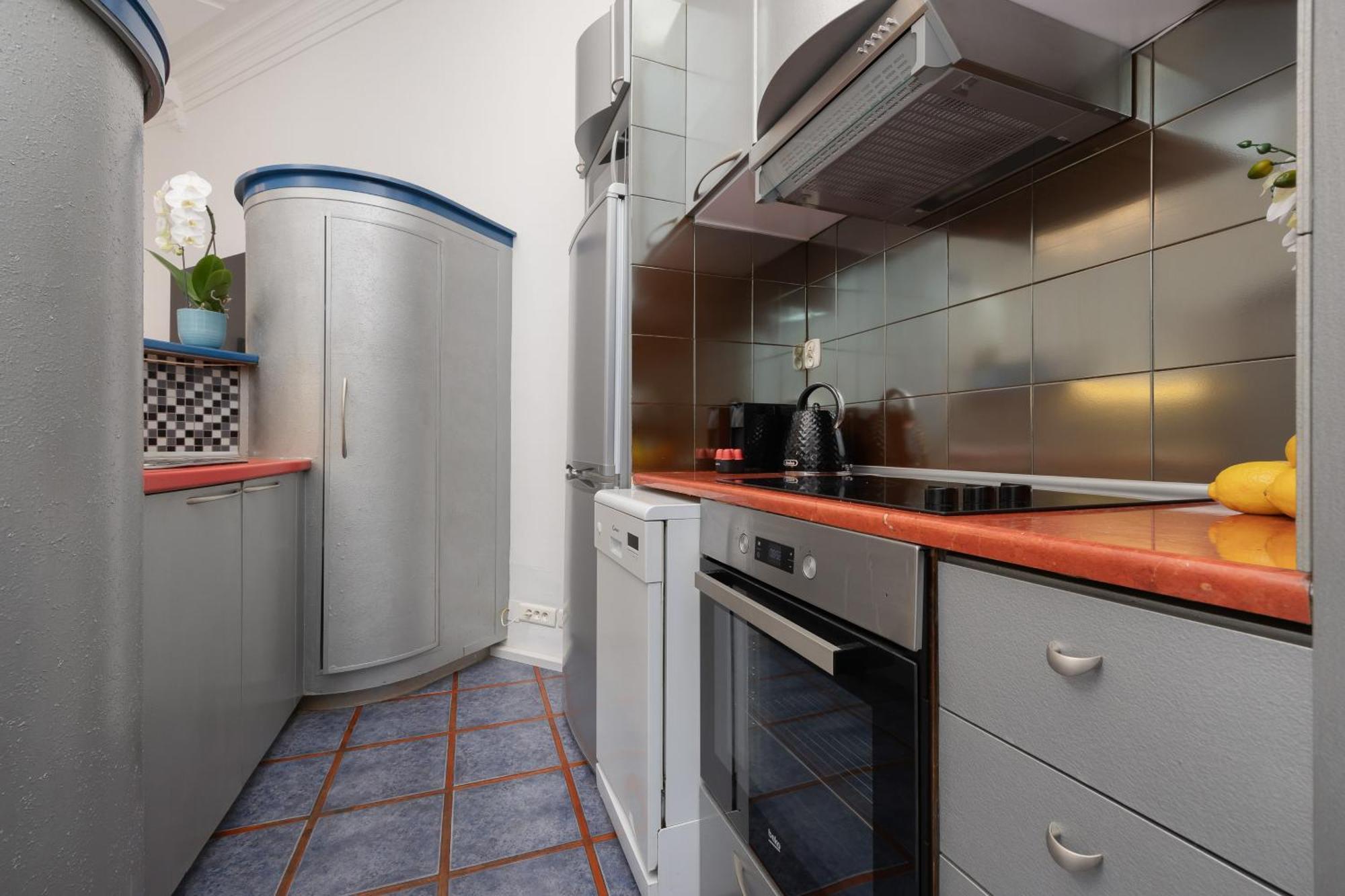 Spacious In The Center By Rent Like