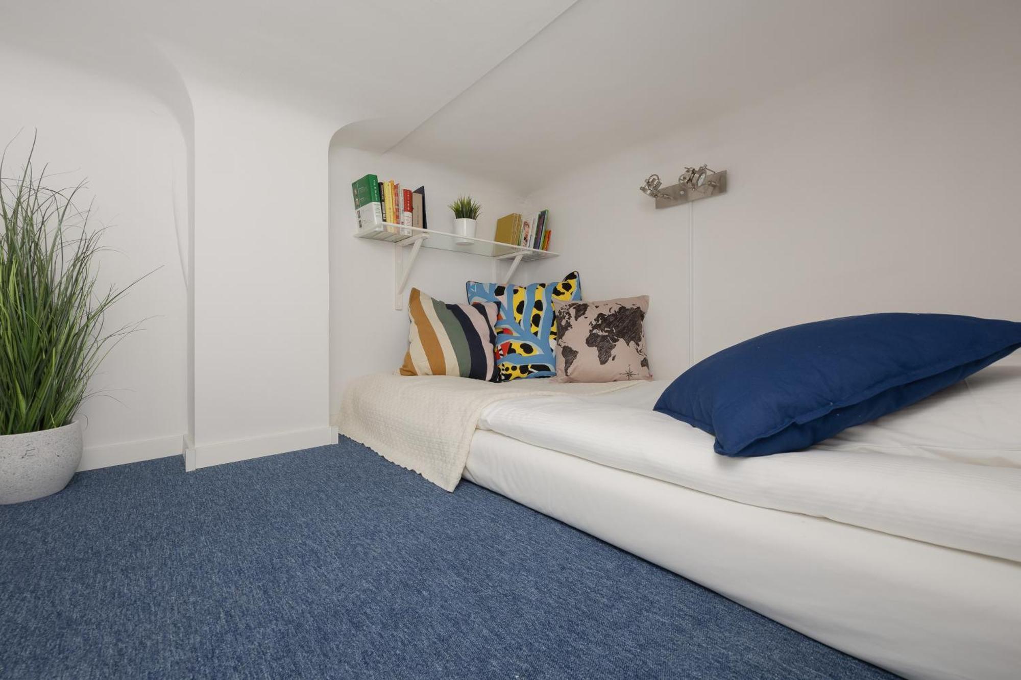Apartment Spacious In The Center By Rent Like *