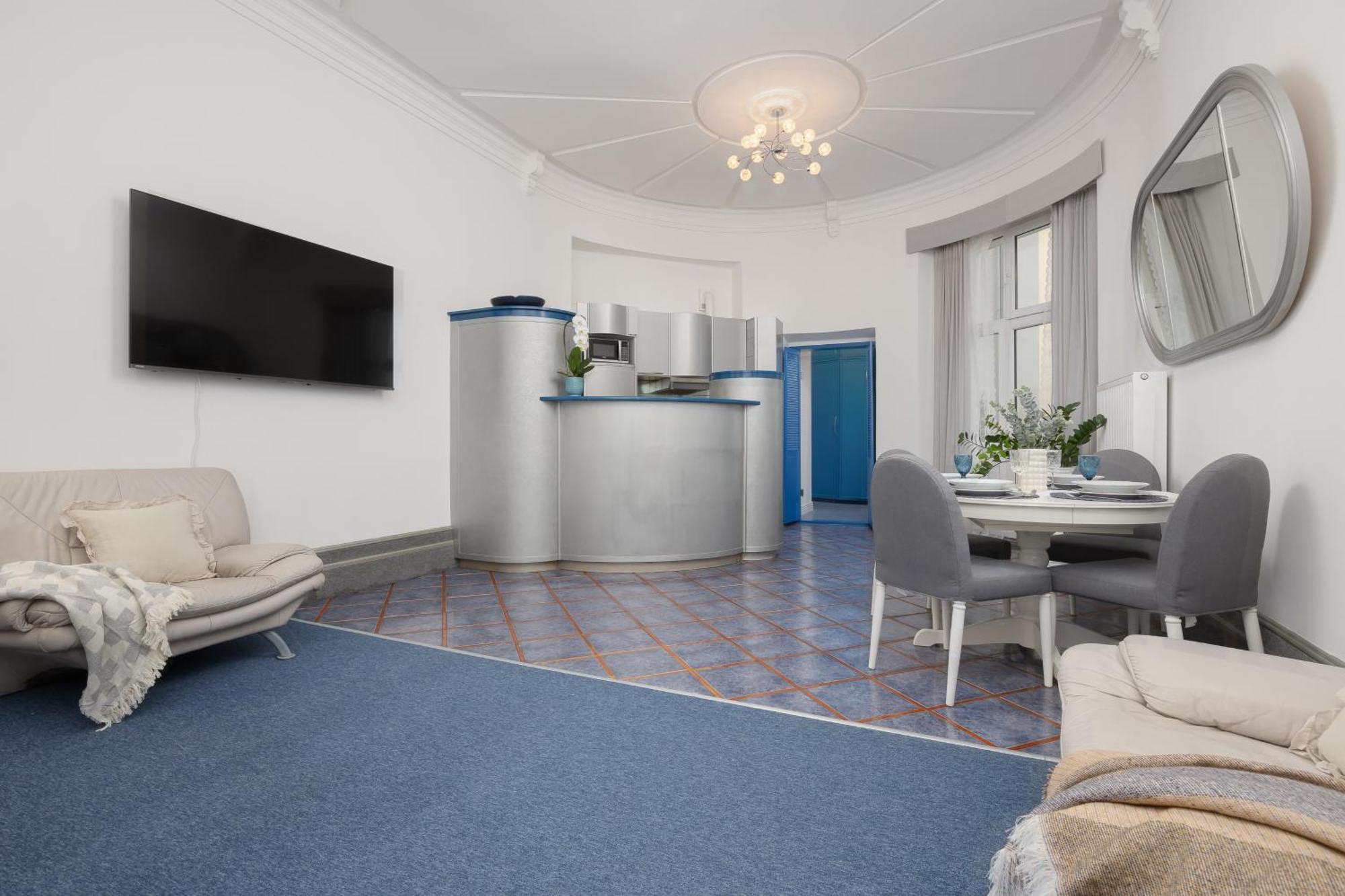 Spacious In The Center By Rent Like Warsaw