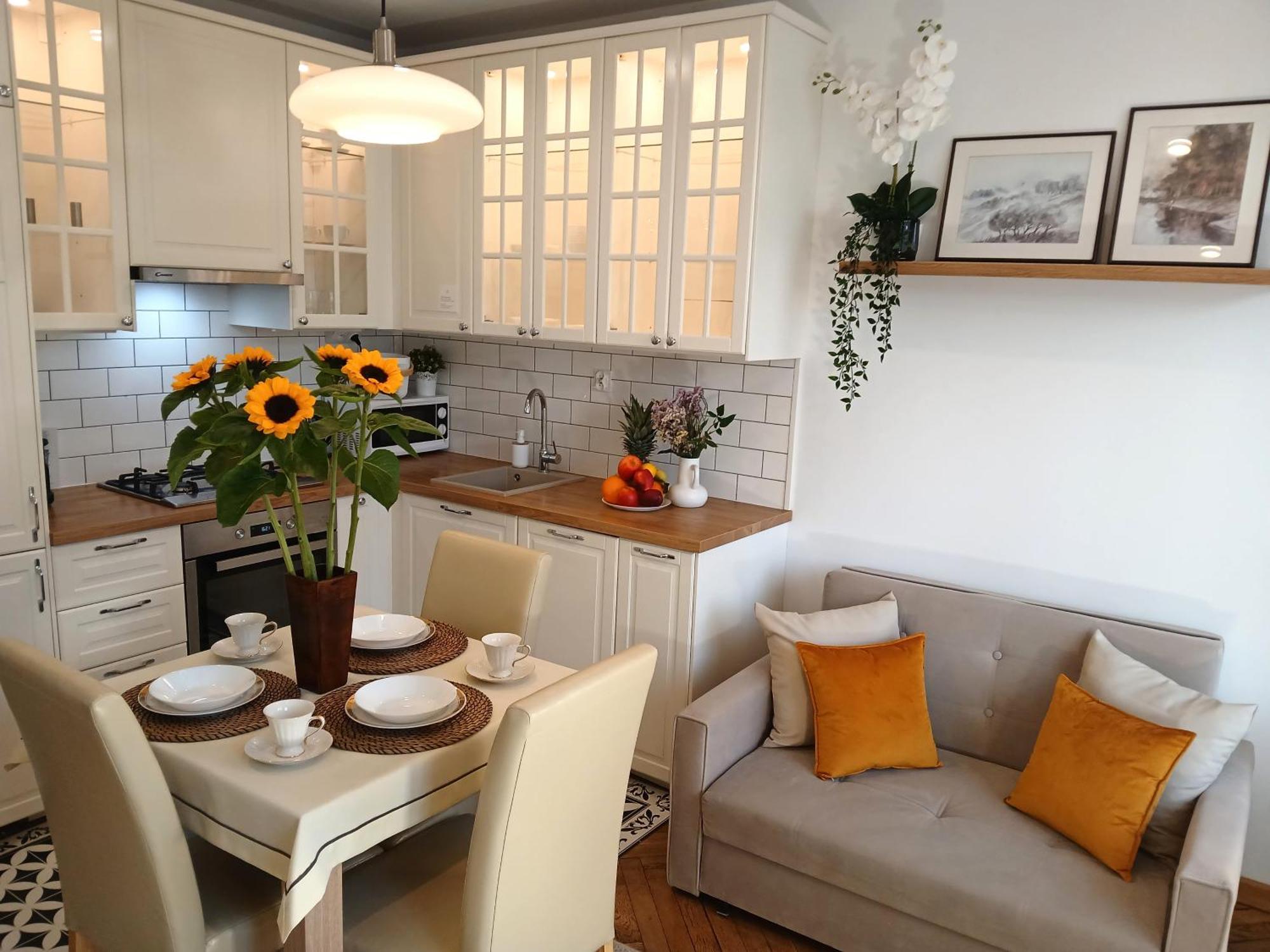 Apartment Downtown Elegant & Sunny Near Metro Station Warsaw