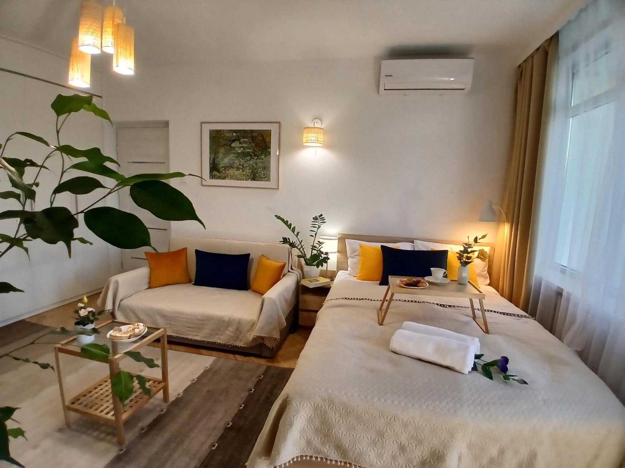 Apartment Downtown Elegant & Sunny Near Metro Station