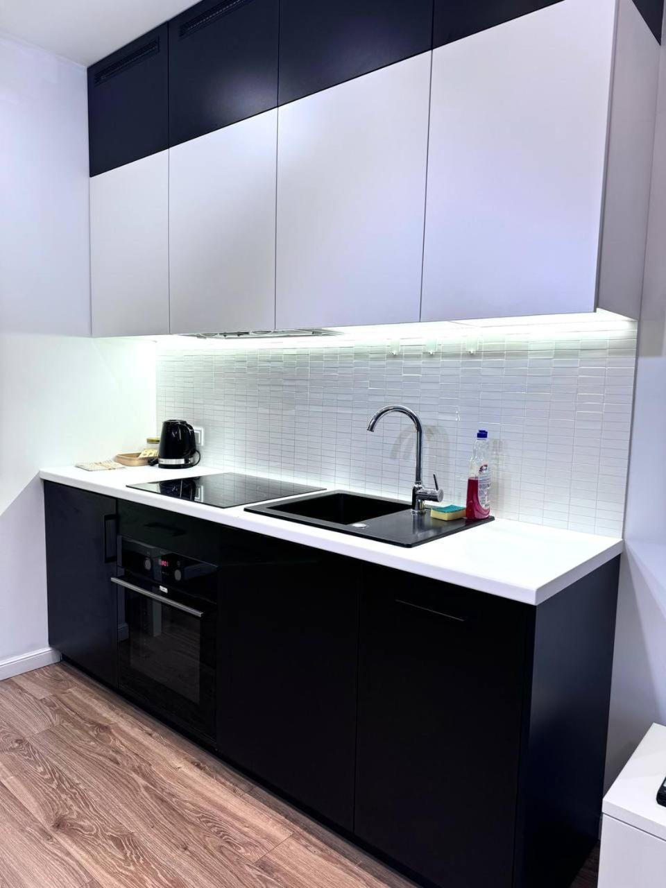 Comfort & Style 2-room And Free Parking Apartment Warsaw