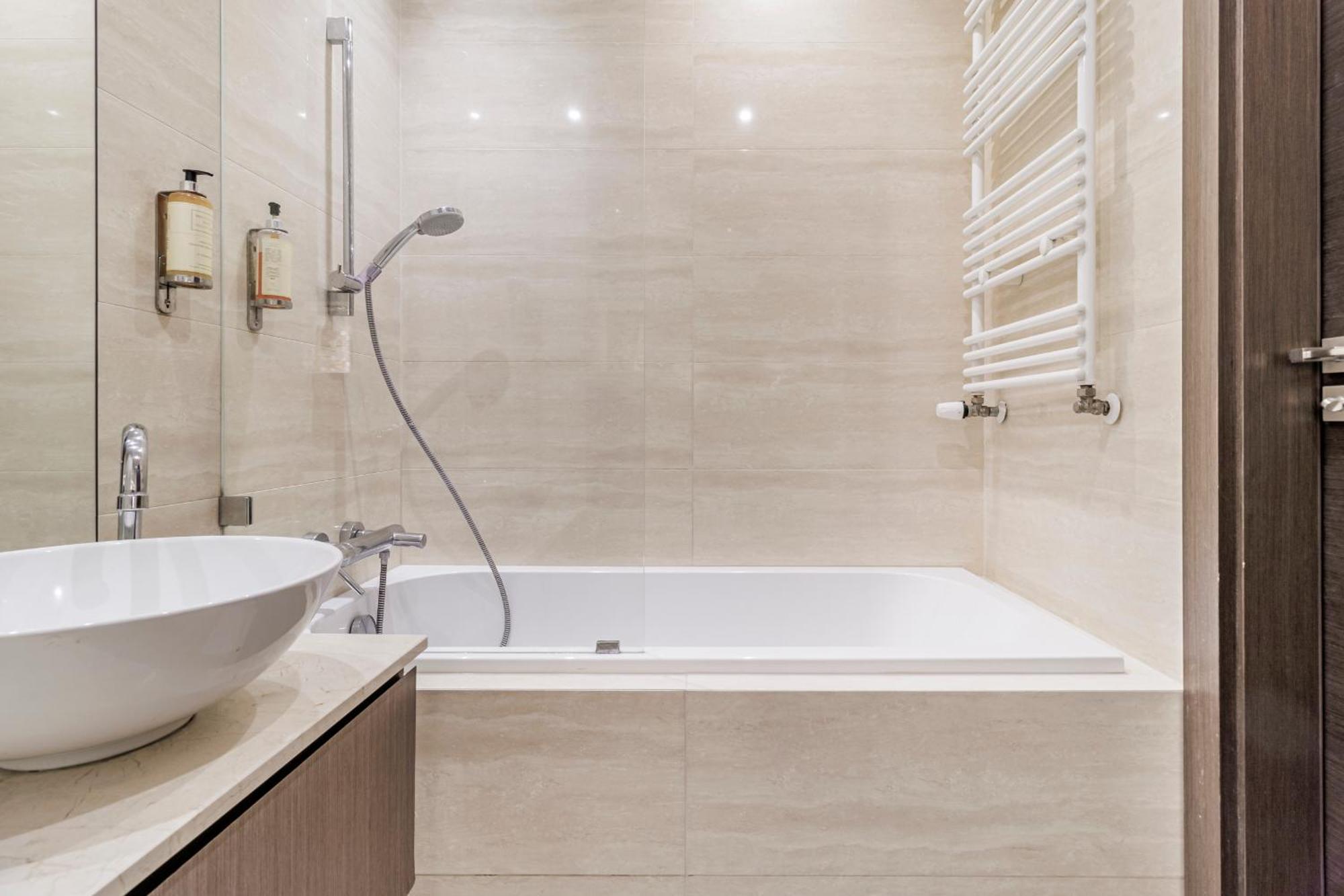 Heart Of - Premium 2-room, Centre *