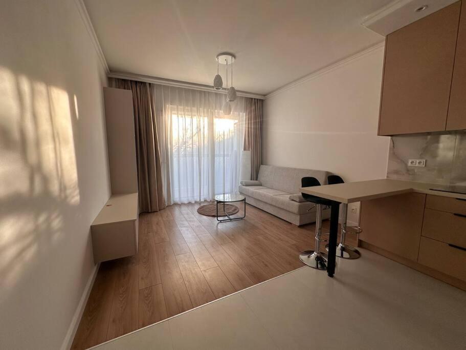 Kaskady Modern - Close To The Center Warschau