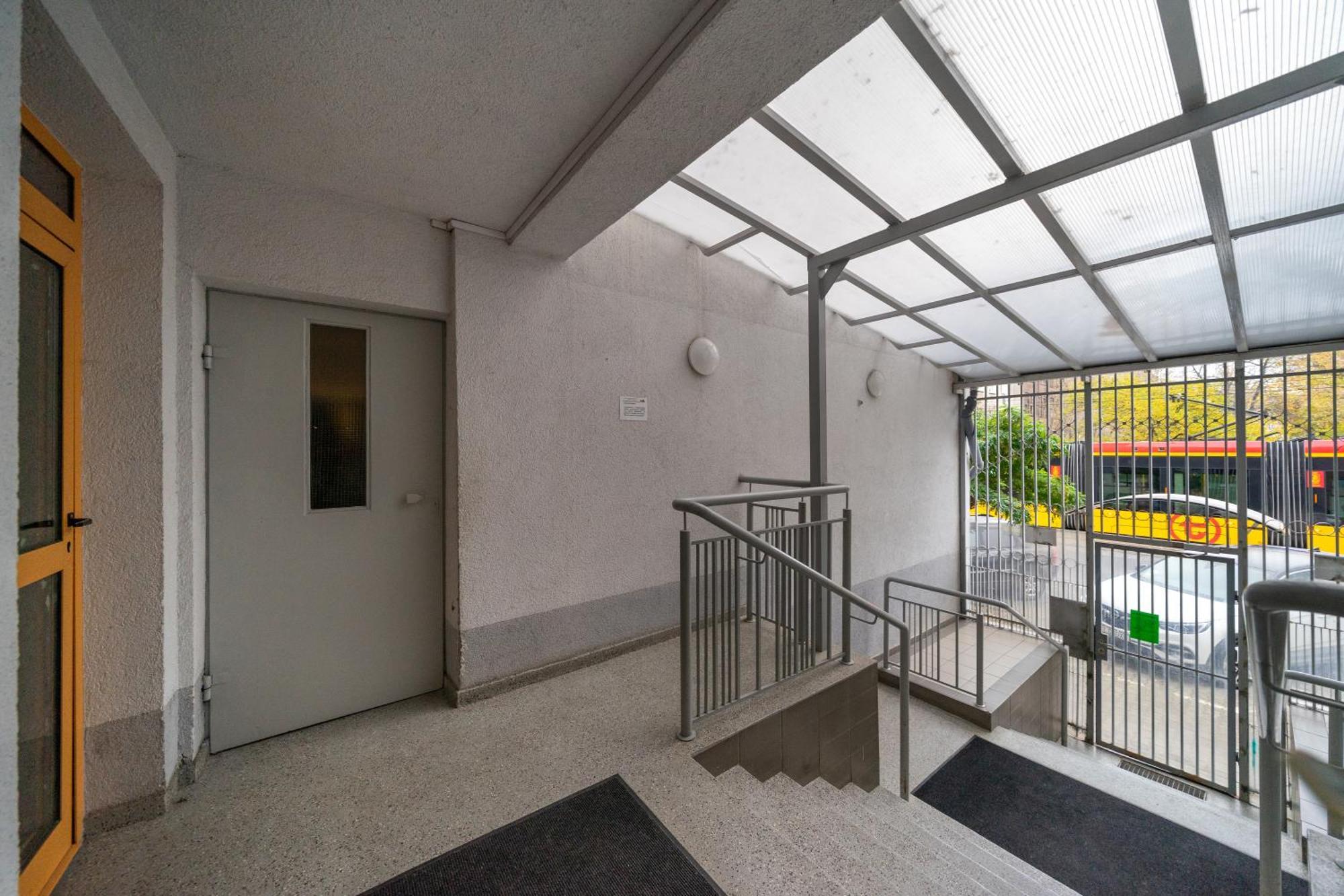 Praga - Parking, Tram&shops Nearby - By Rentujemy * Warsaw