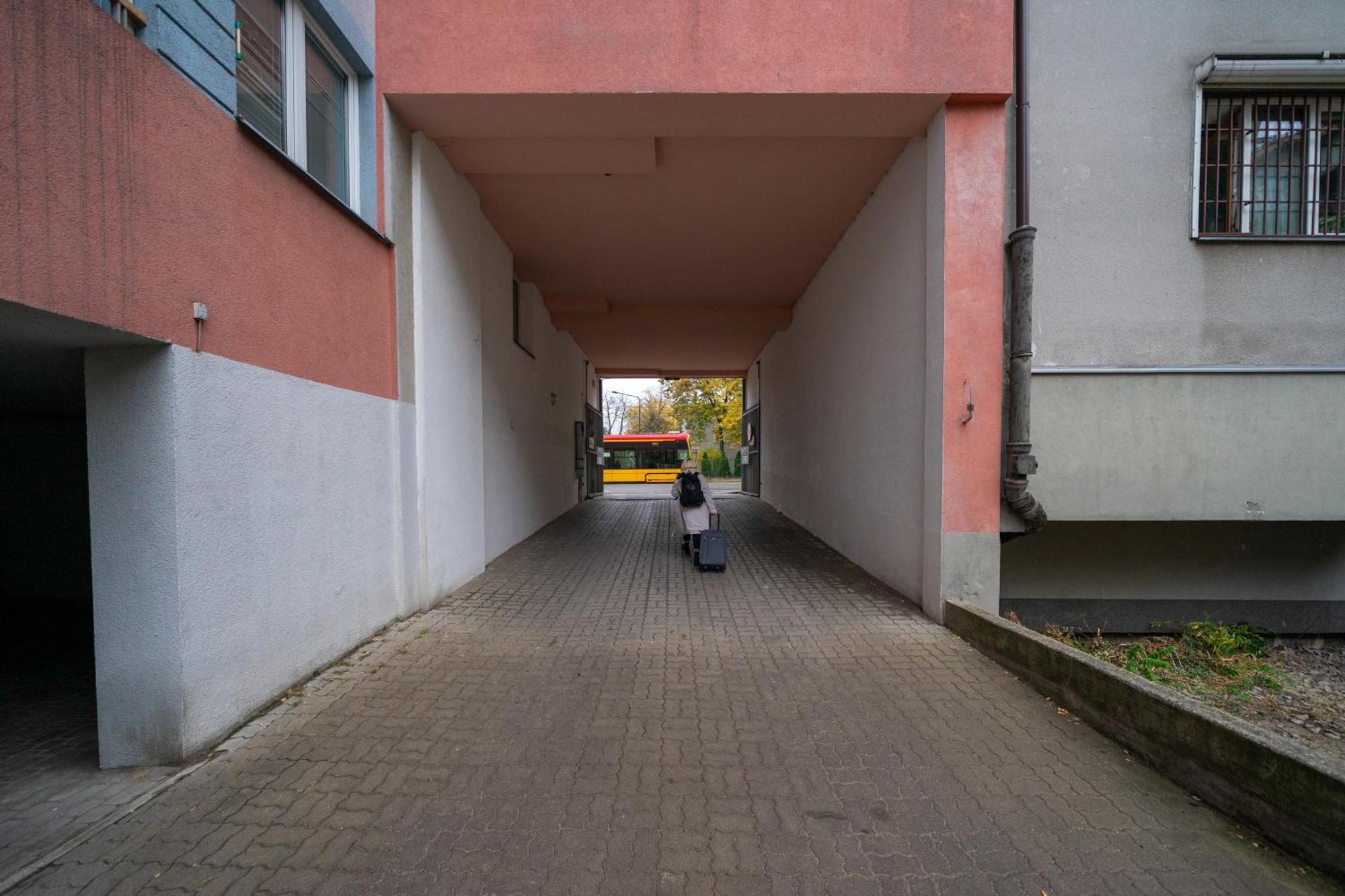 Praga - Parking, Tram&shops Nearby - By Rentujemy