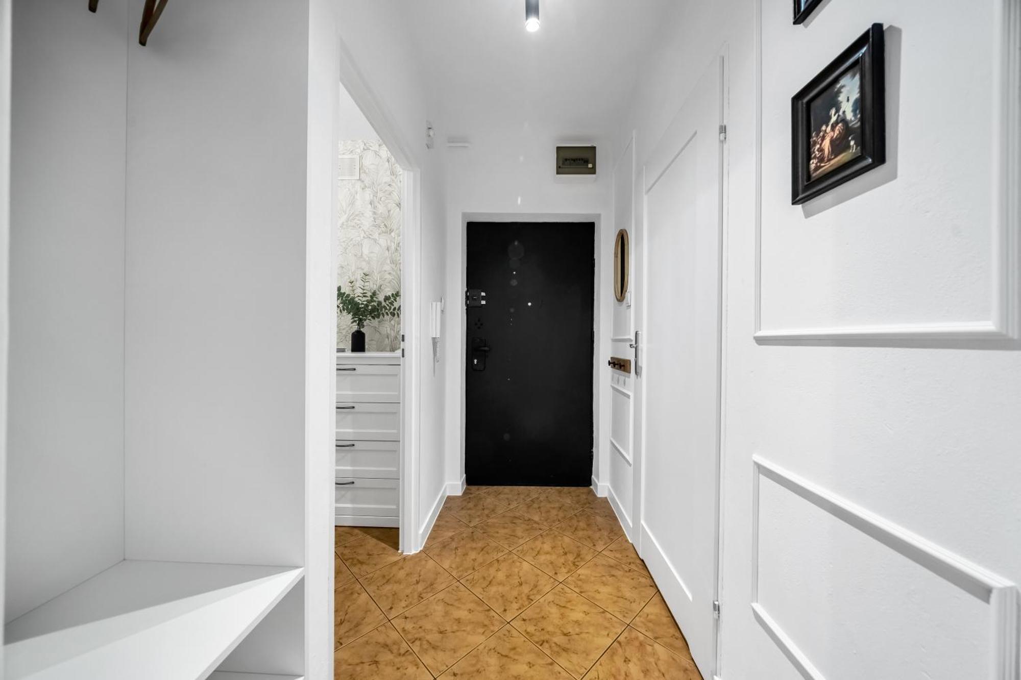 Apartment Praga - Parking, Tram&shops Nearby - By Rentujemy *