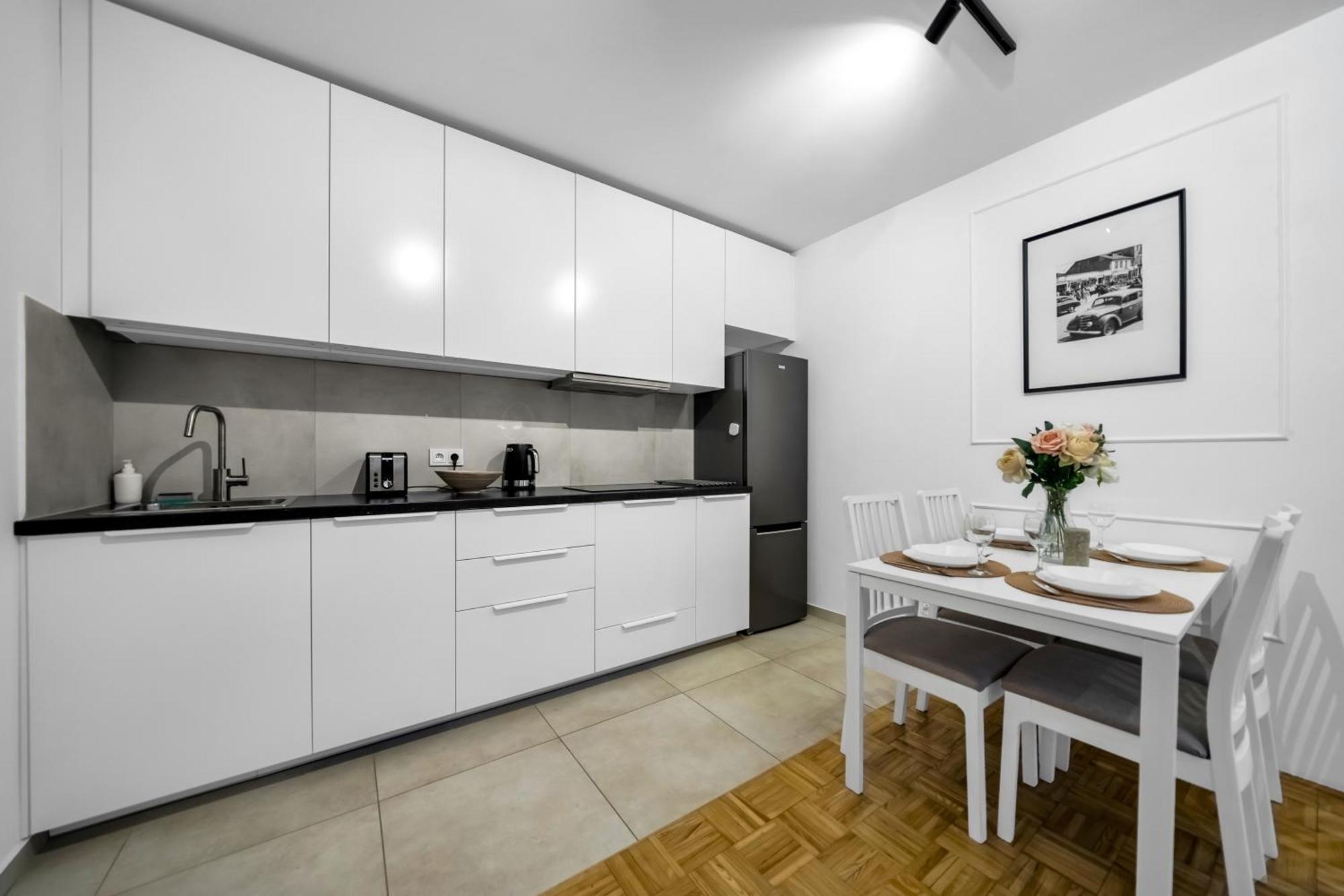 Praga - Parking, Tram&shops Nearby - By Rentujemy * Warsaw