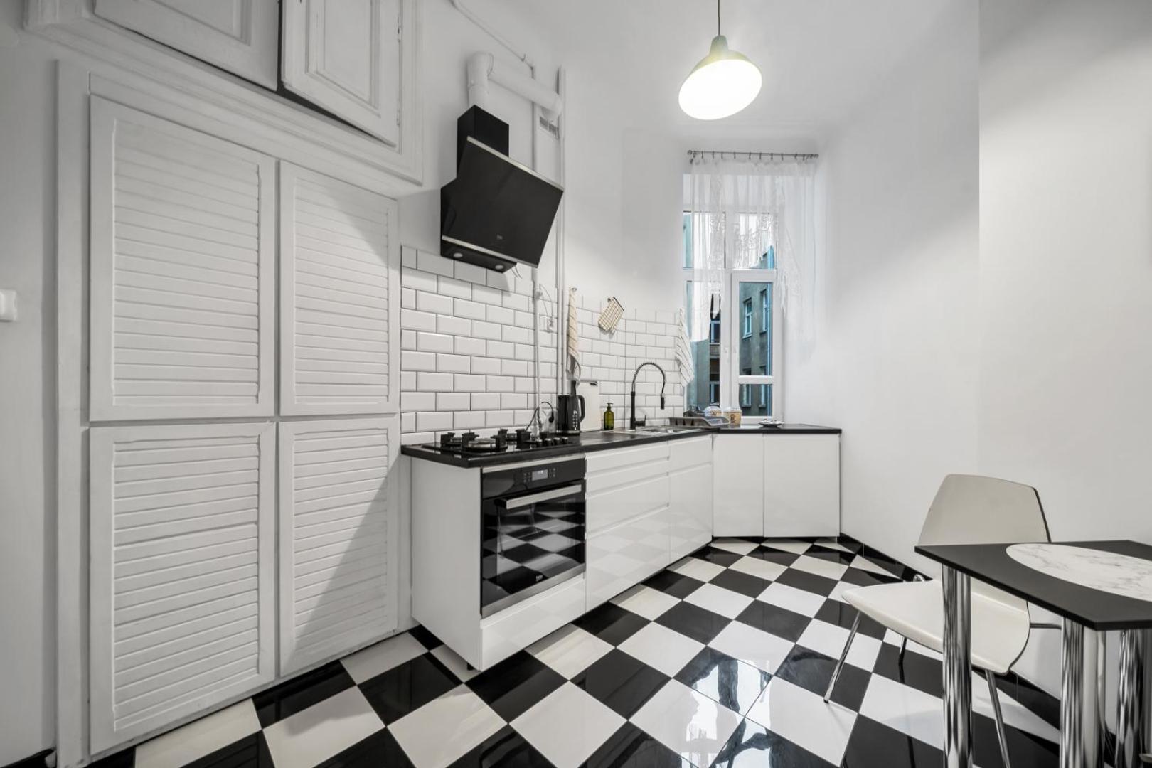 Apartment Polna - Balcony, Workspace, Location - By Rentujemy Warsaw