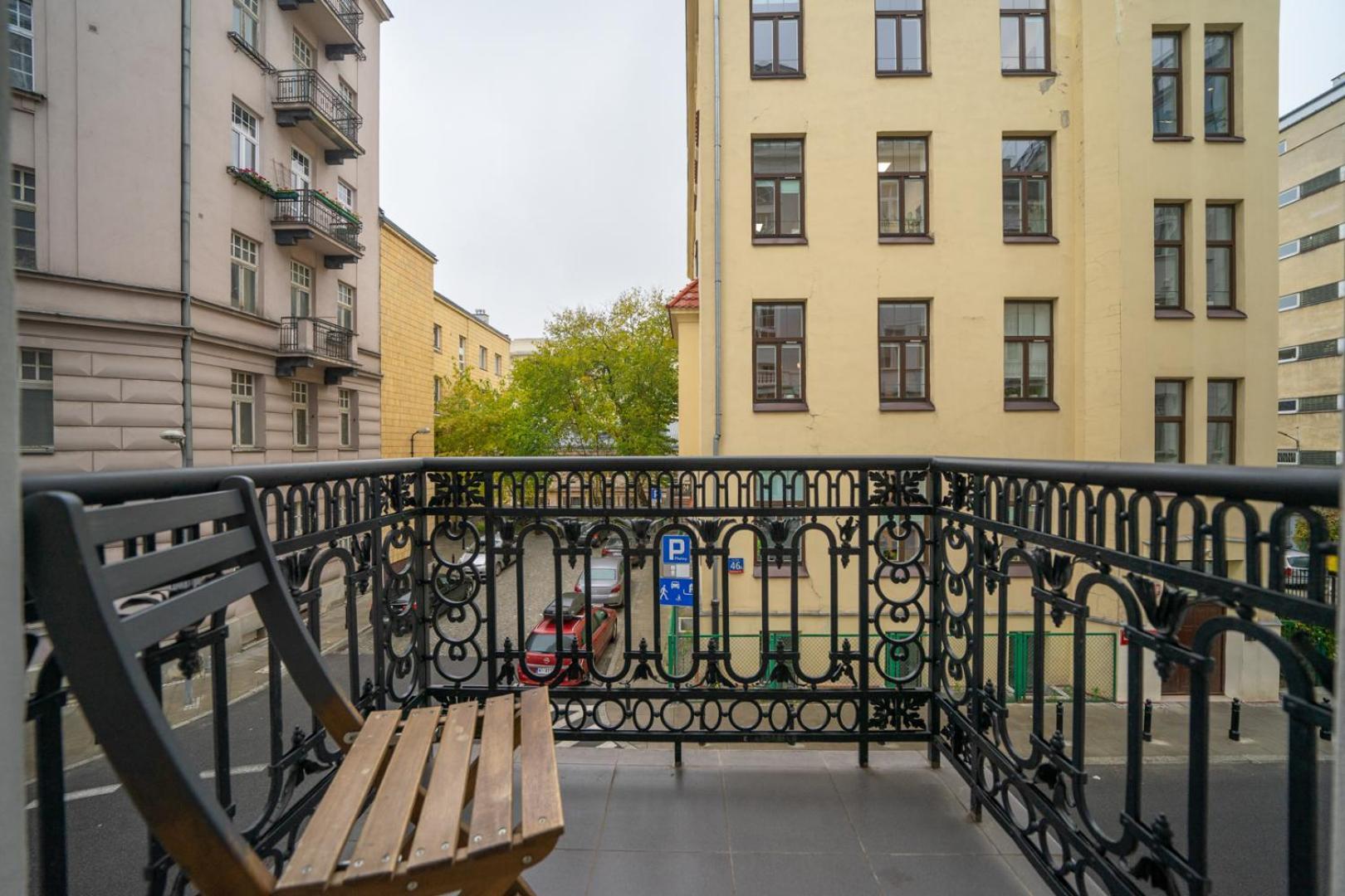 Polna - Balcony, Workspace, Location - By Rentujemy Apartment Warsaw