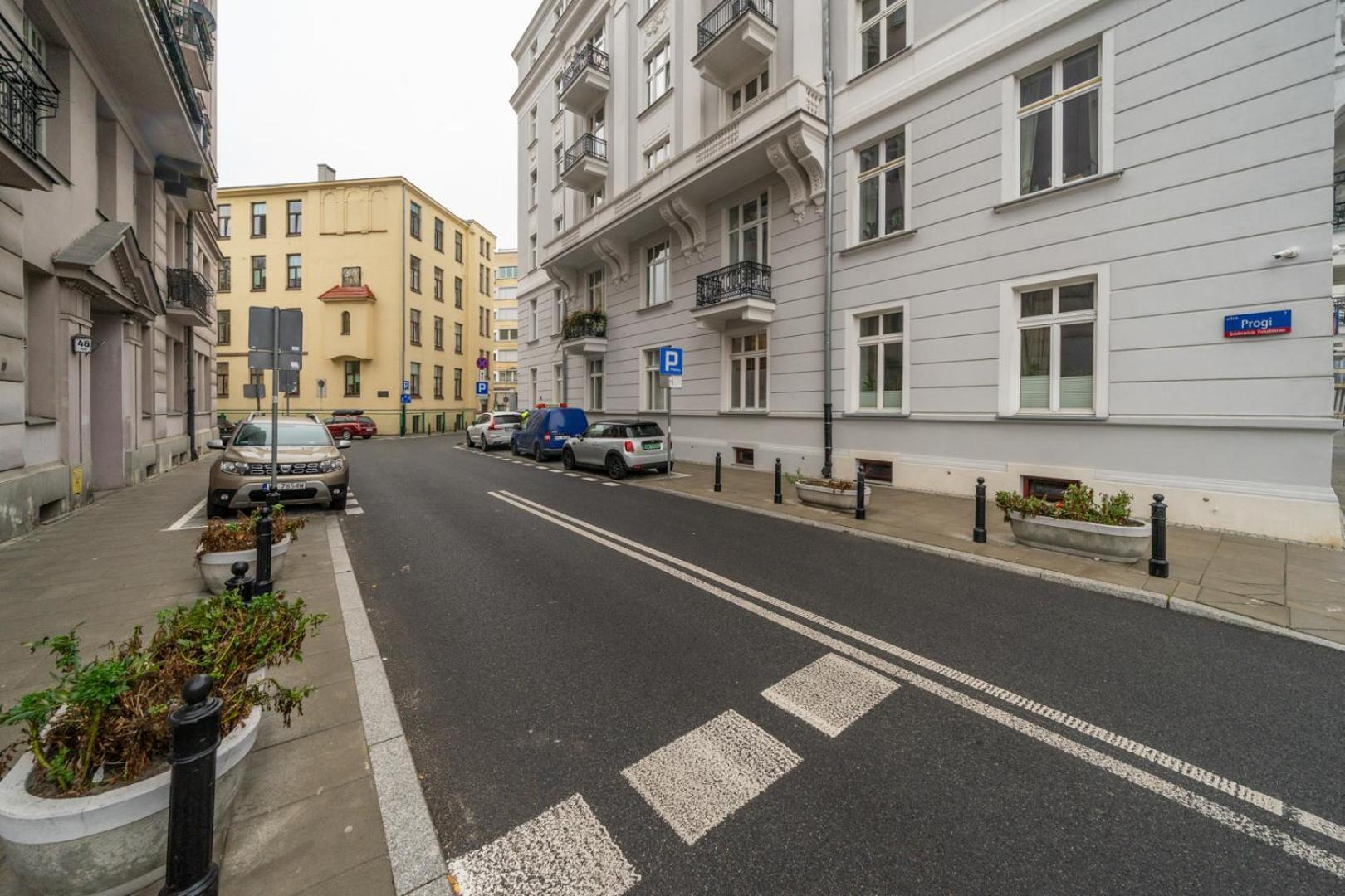 Apartment Polna - Balcony, Workspace, Location - By Rentujemy Warsaw