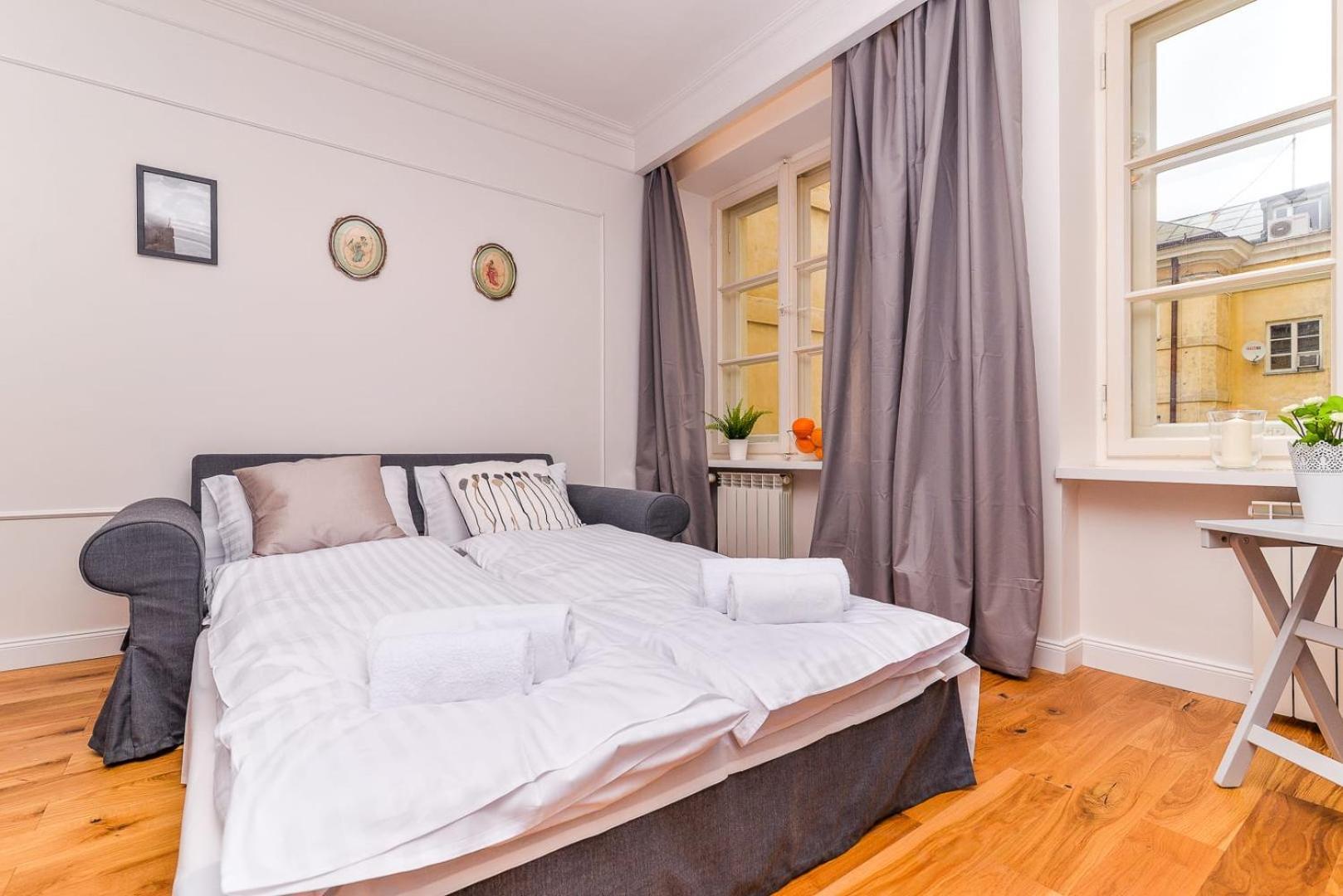 Two Bedroom In With Space For Remote Work By Rent Like Apartment