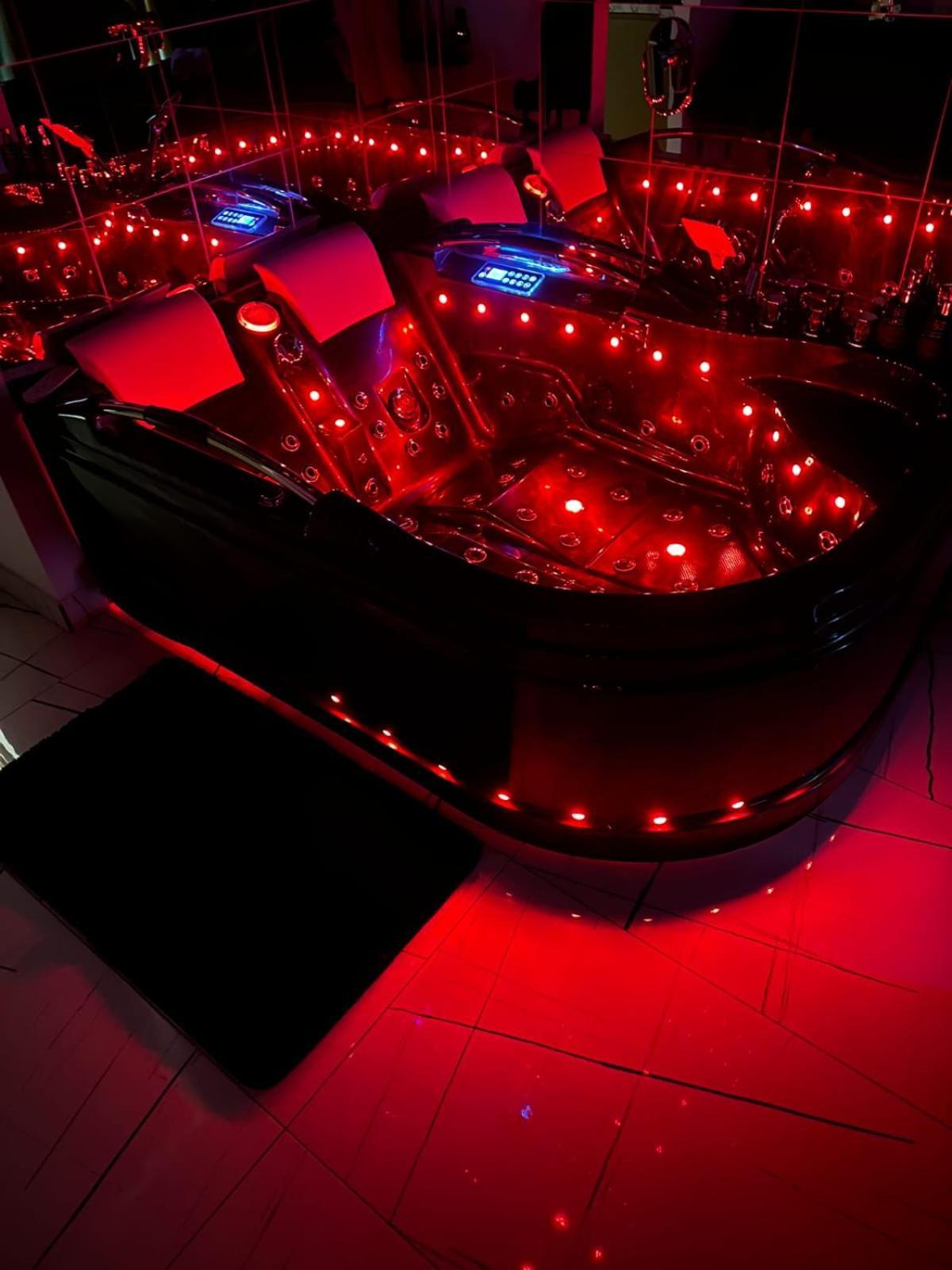 House: With Jacuzzi, Prosecco & Wellness Facilities Apartment