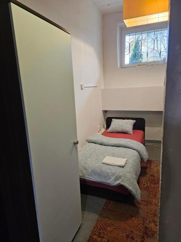 Przy Metro Wierzbno Hostel *