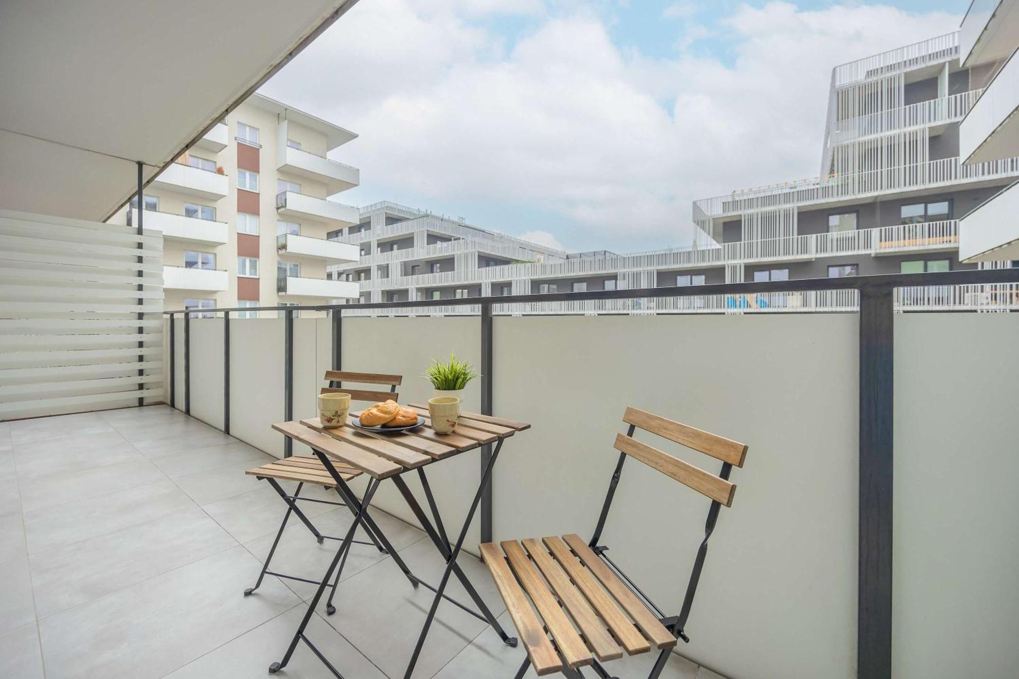 Apartment Bright With Parking And Remote Work In Wola By Renters *