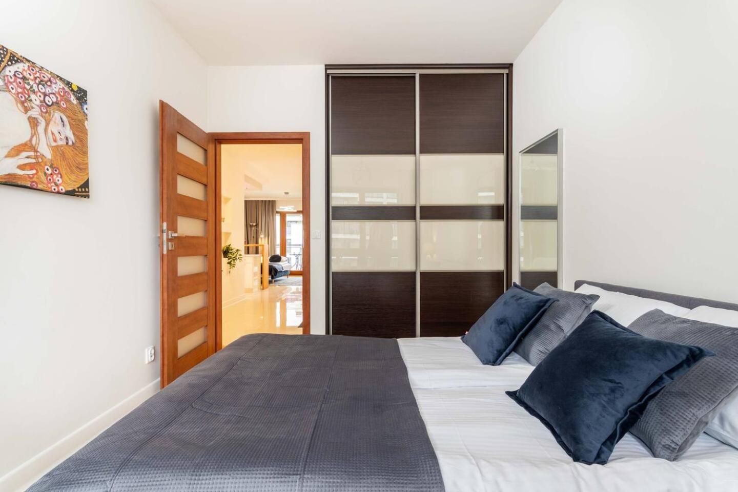 Urban Blue 2 Bedroom Wola Apartment Warsaw