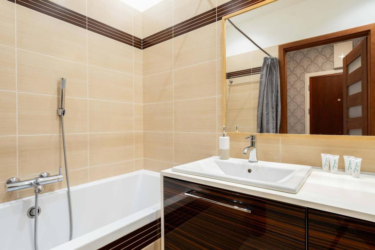 Urban Blue 2 Bedroom Wola *