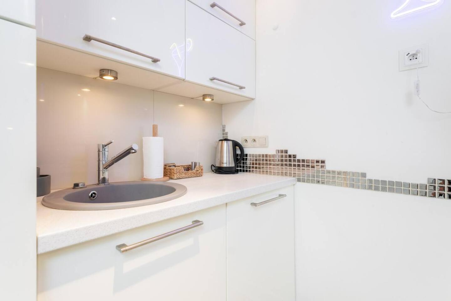 Urban Blue 2 Bedroom Wola Apartment *